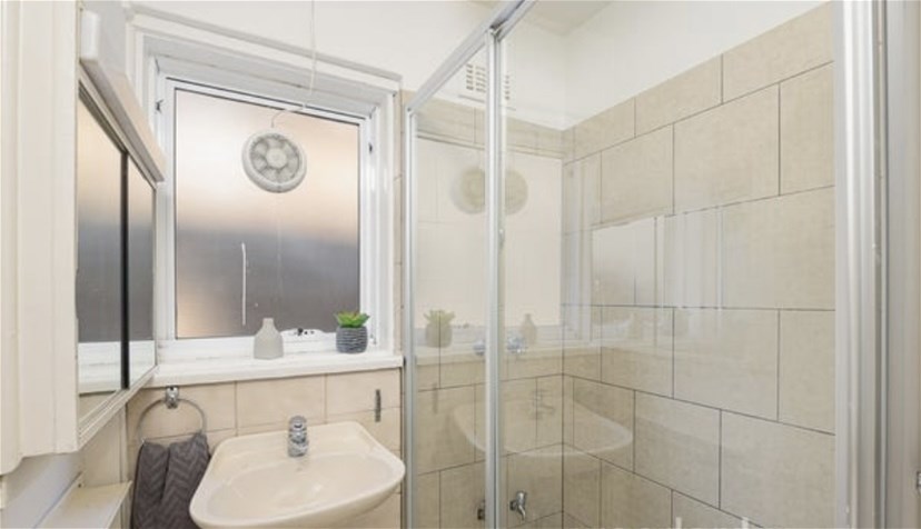 Charming ground floor apartment in 6