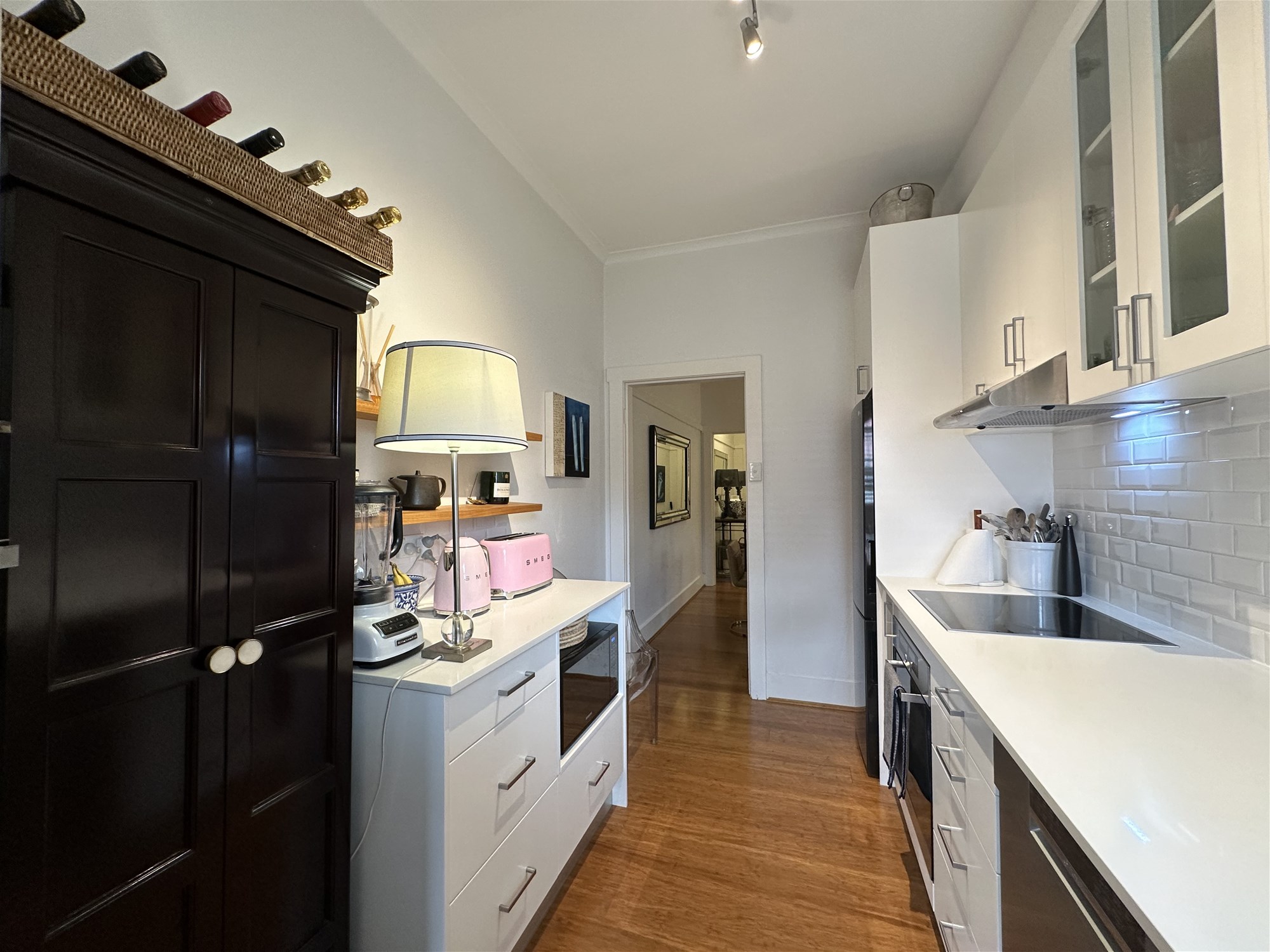 SOPHISTICATED EXECUTIVE ART DECO APARTMENT 7
