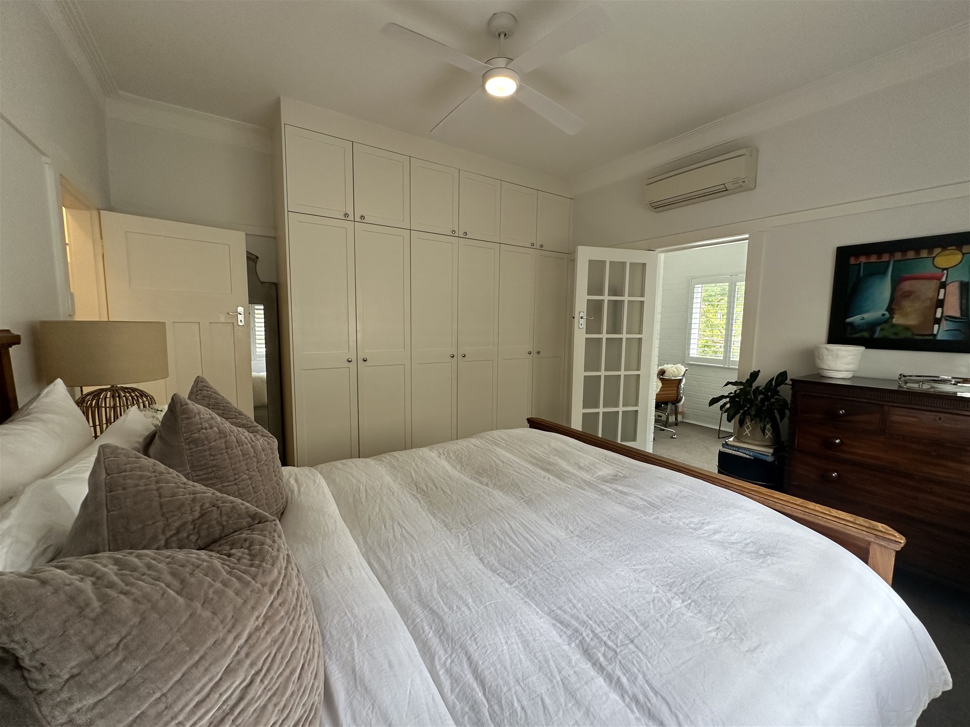 SOPHISTICATED EXECUTIVE ART DECO APARTMENT 10