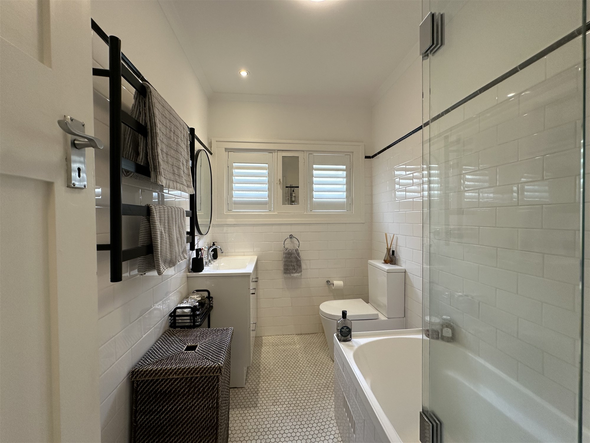 SOPHISTICATED EXECUTIVE ART DECO APARTMENT 15