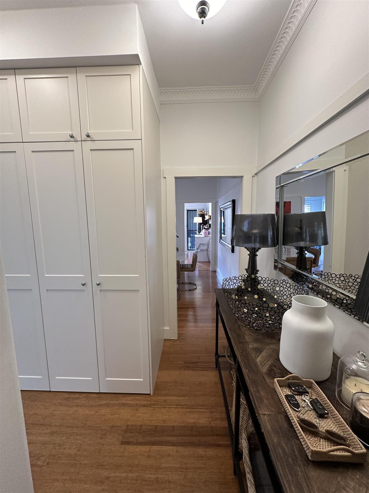 SOPHISTICATED EXECUTIVE ART DECO APARTMENT 17