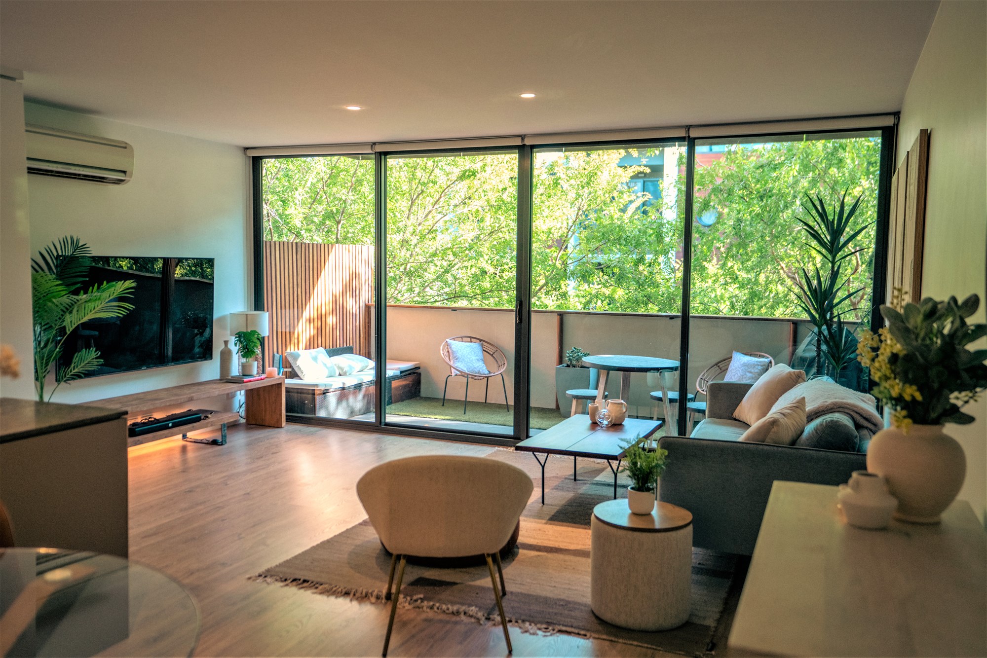 One bedroom fully furnished apartment in leafy Malvern