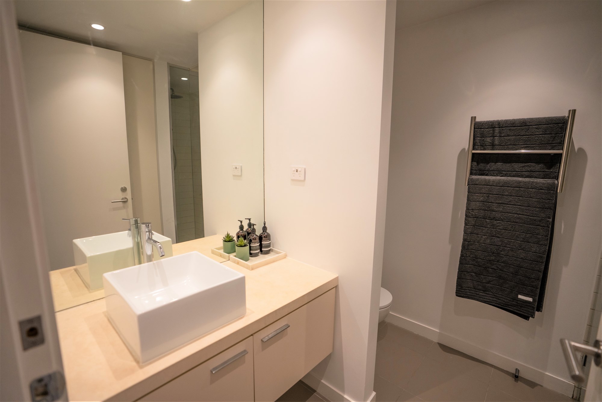 One bedroom fully furnished apartment 7