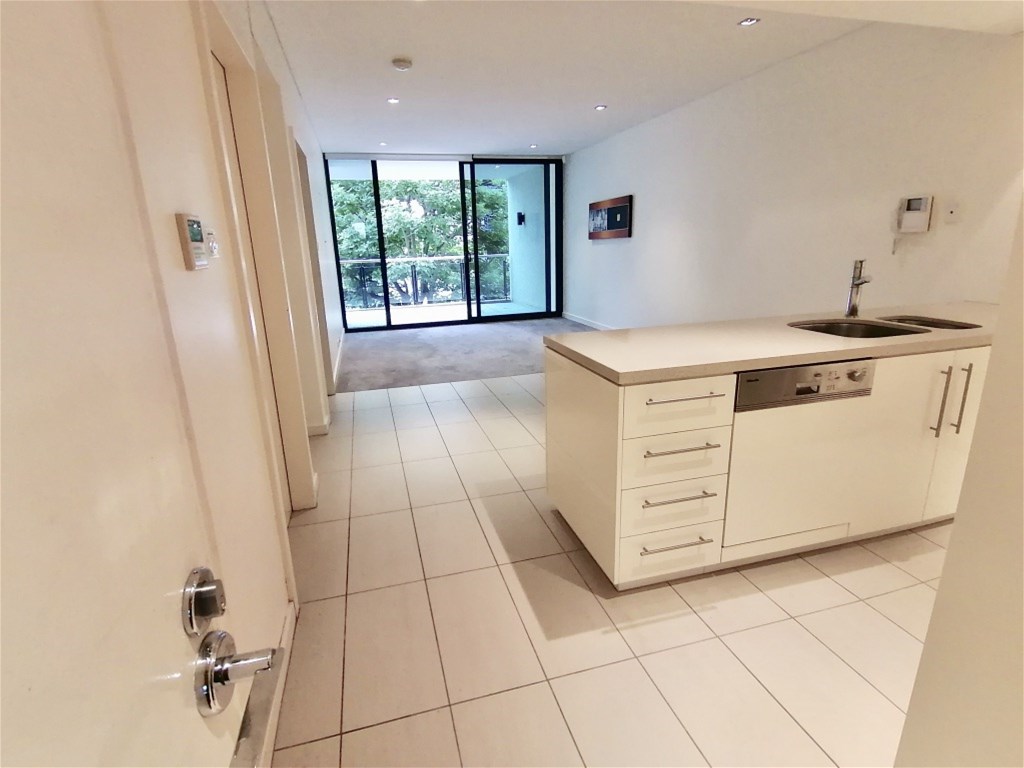 Raffles Waterfront Apartments 3
