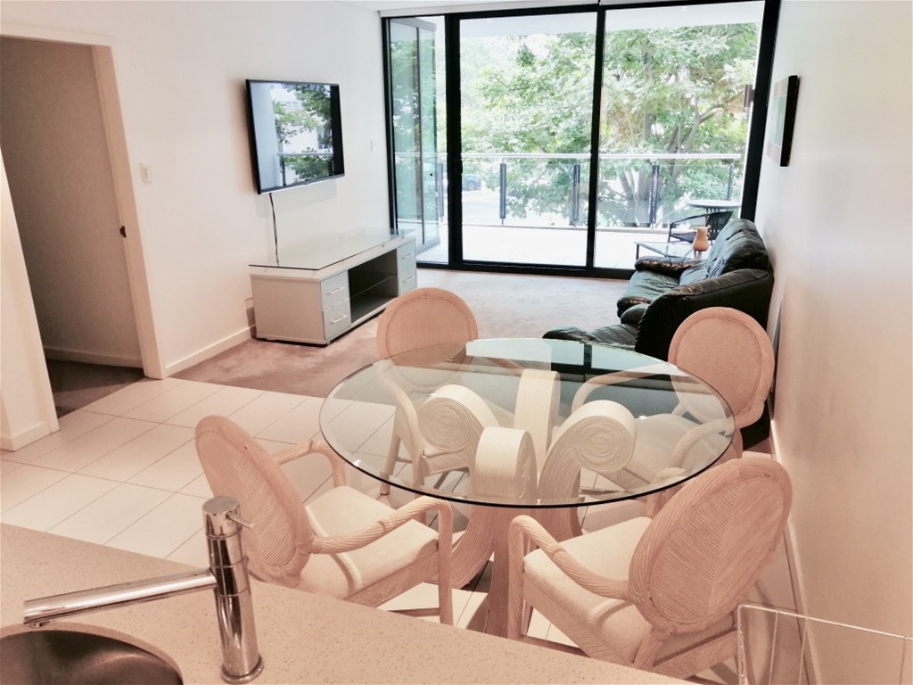 Raffles Waterfront Apartments 13