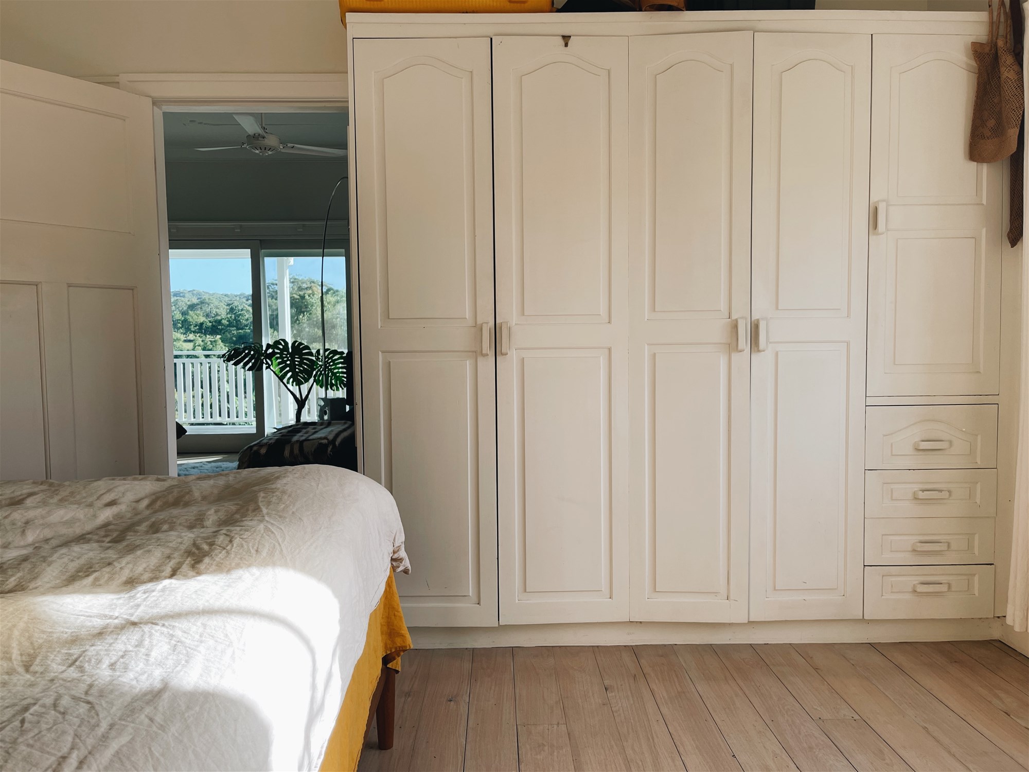 Beautiful Queenslander in 100 acre 18