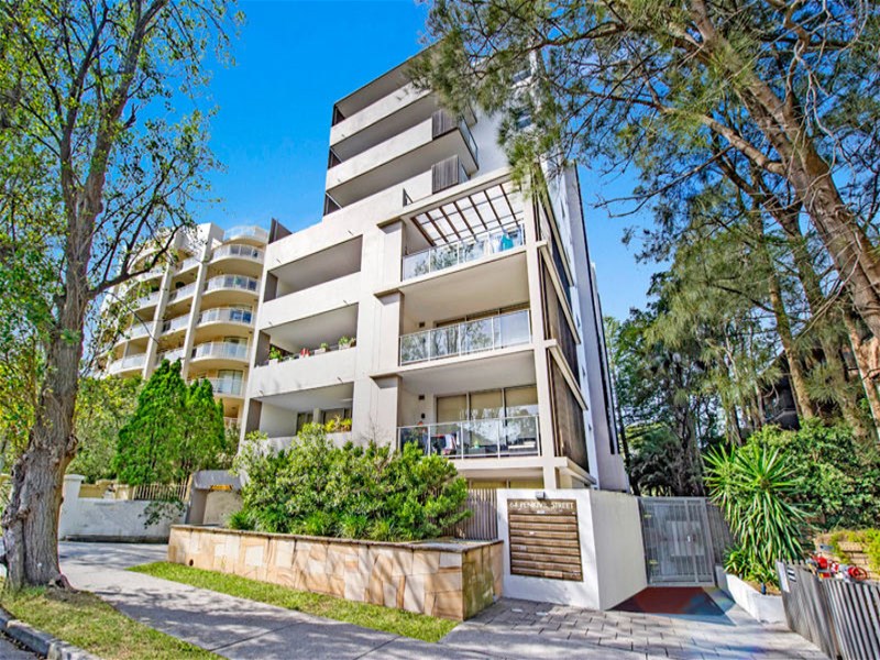 North-Facing Designer Apartment in Enviable Beachside Location