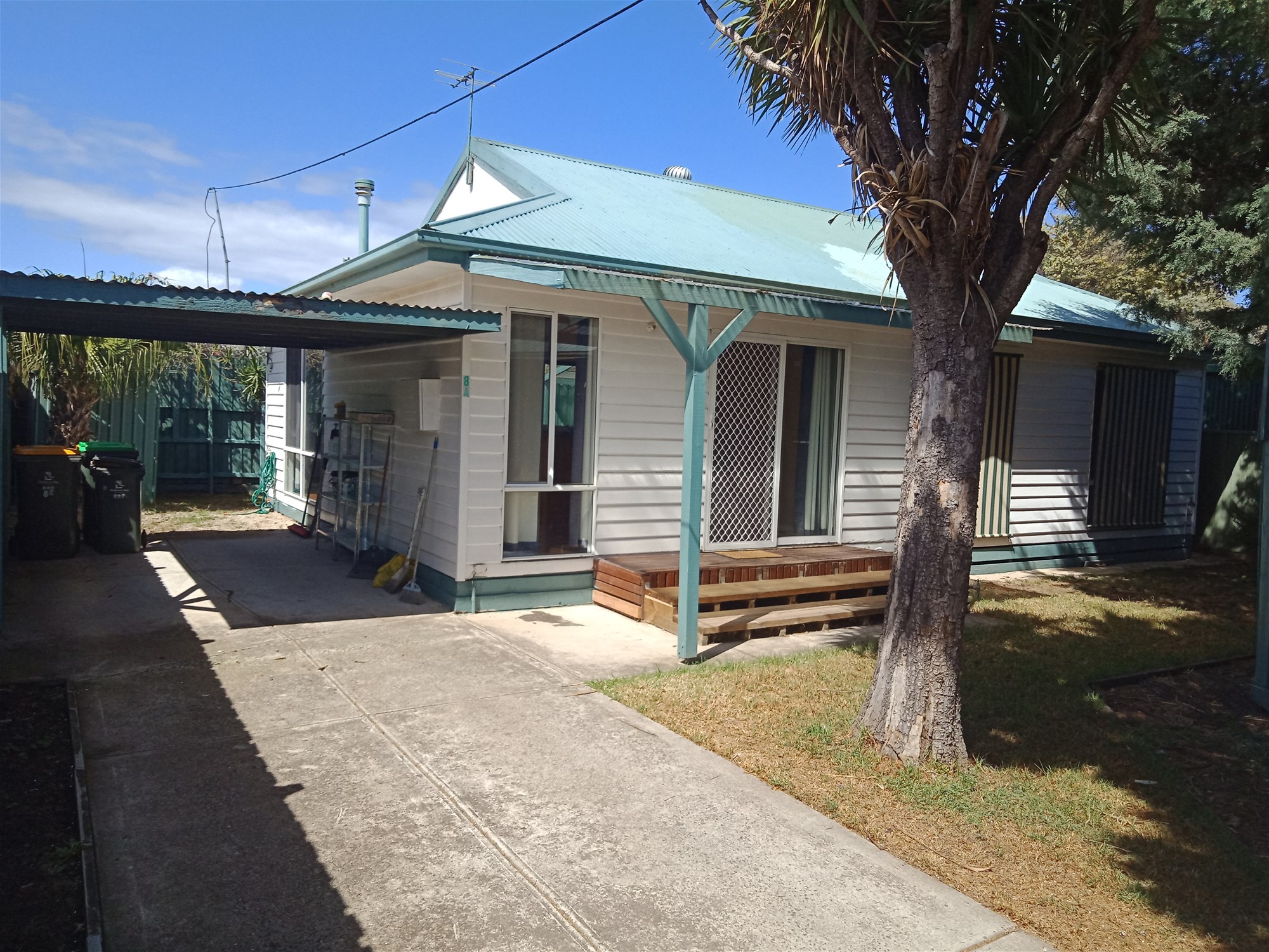 Spacious 2 bedroom unit in 11
