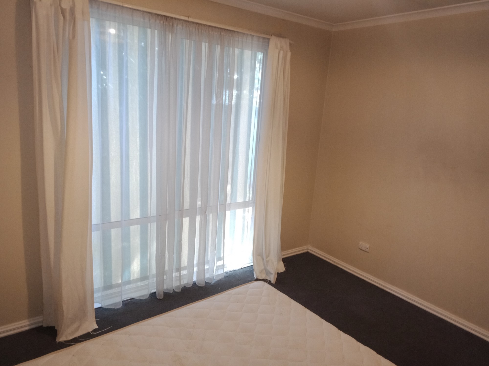 Spacious 2 bedroom unit in 4