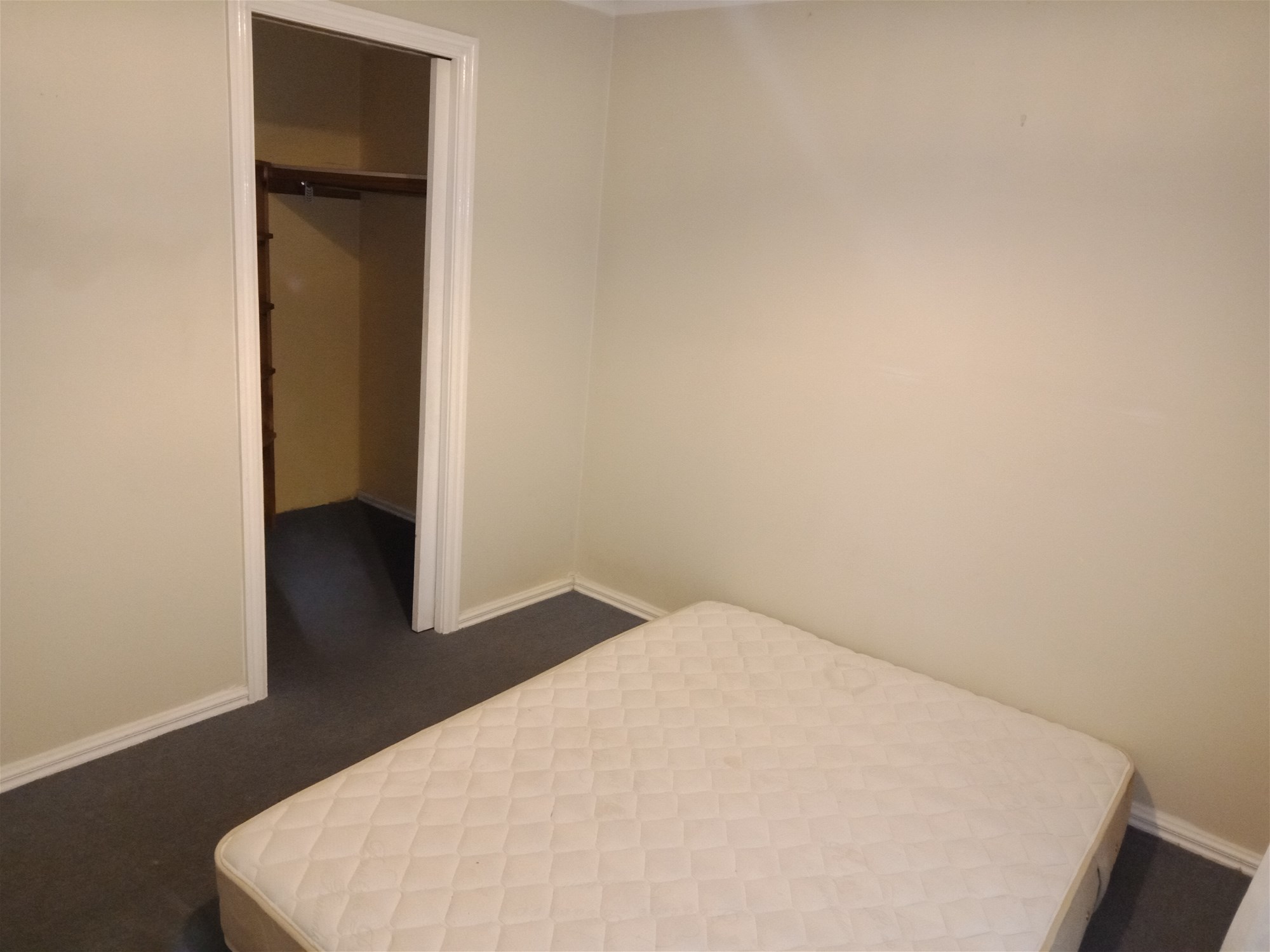 Spacious 2 bedroom unit in 5