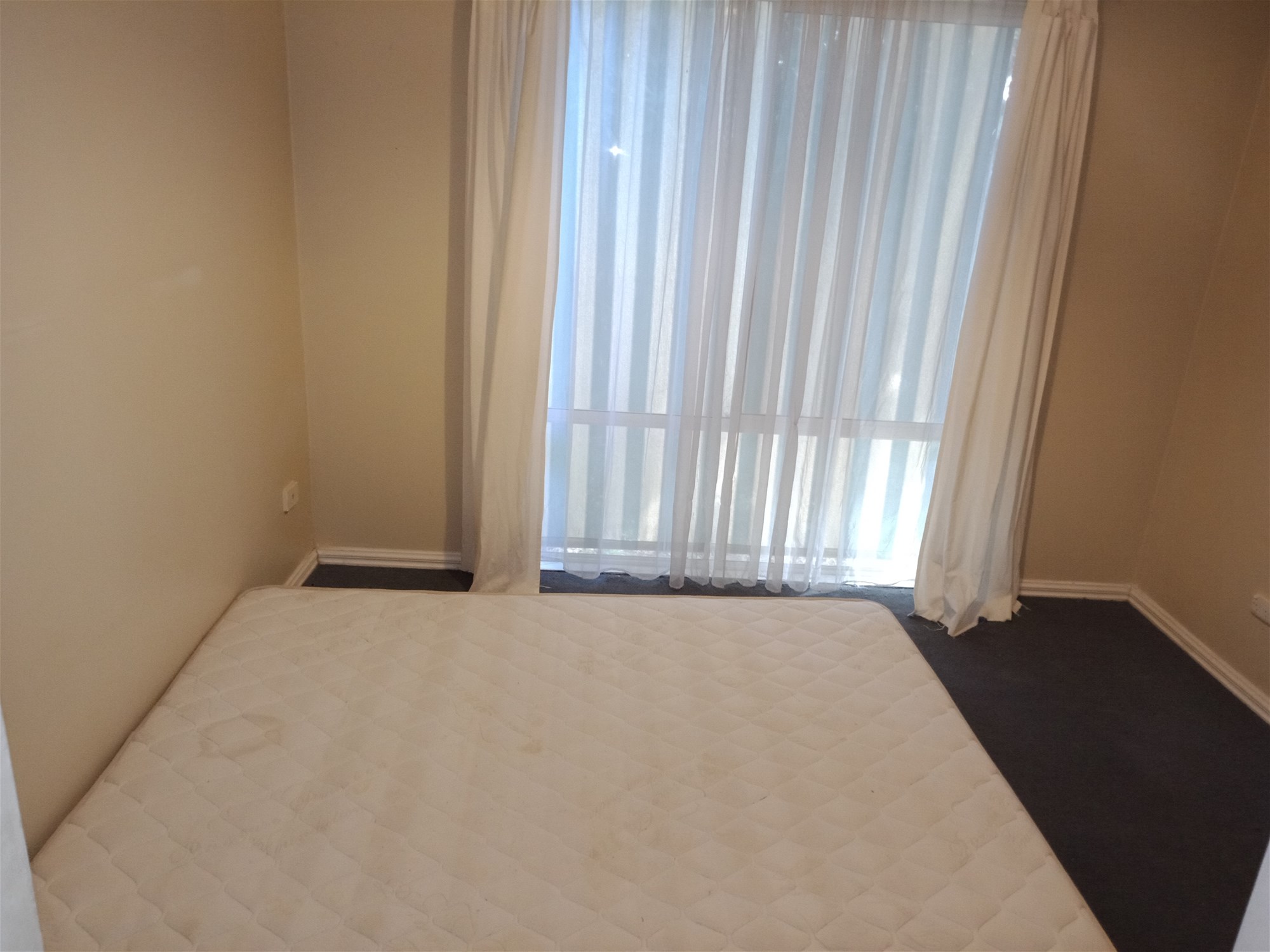 Spacious 2 bedroom unit in 6