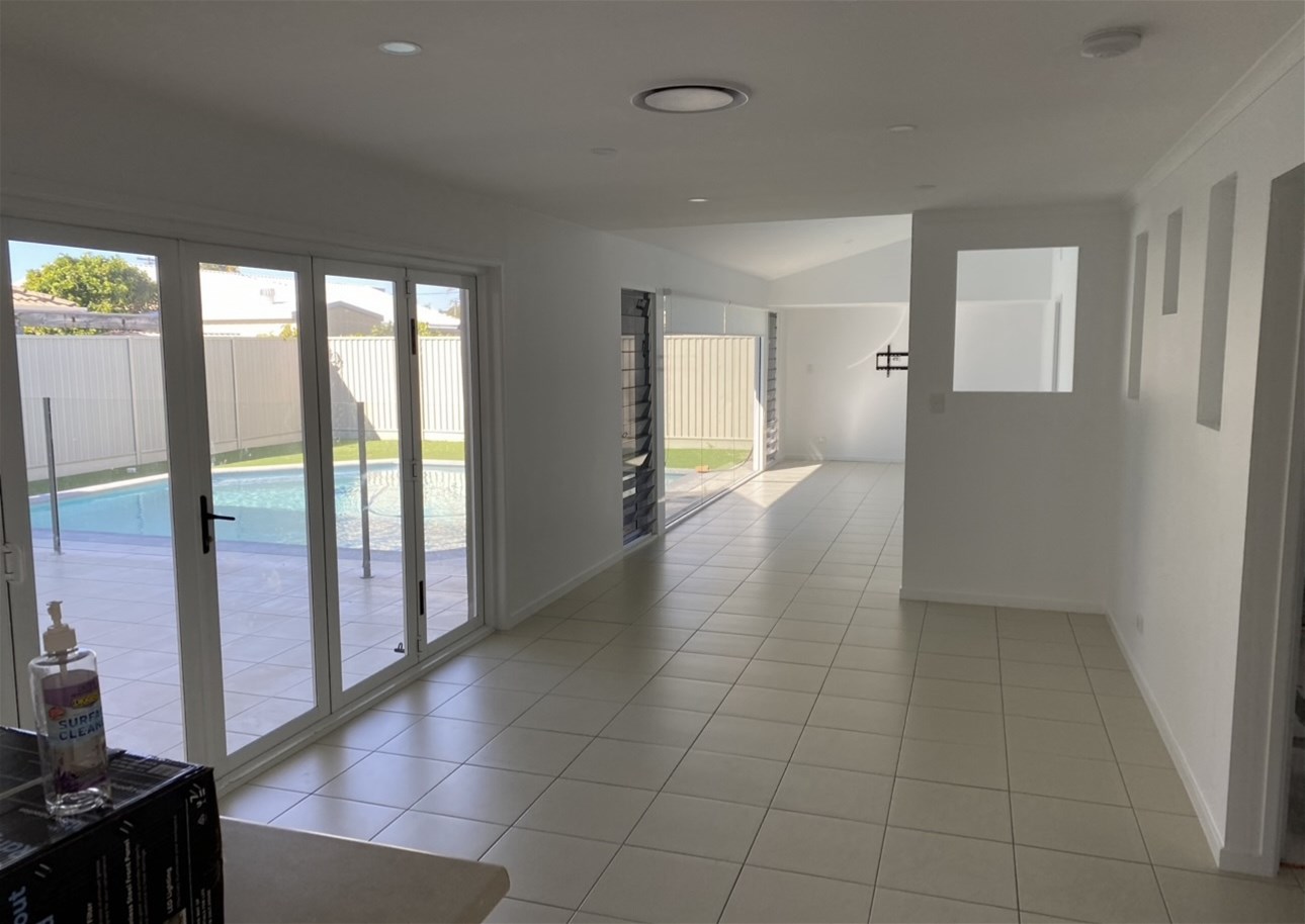 Spacious Family Home & Just 9
