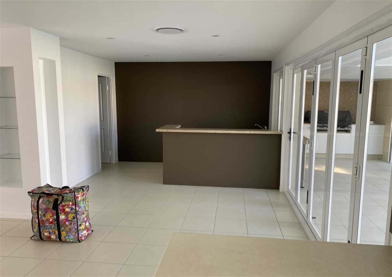 Spacious Family Home & Just 10