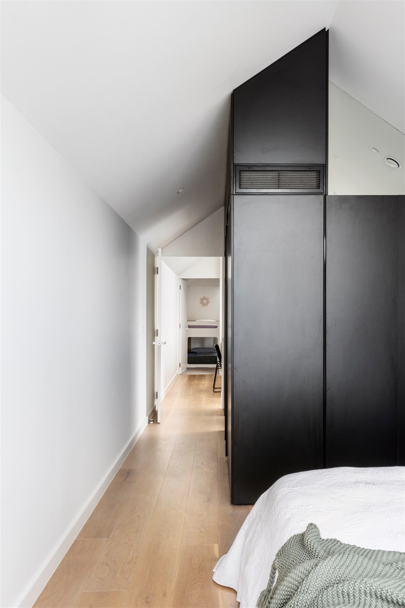 Rent $2500/Week – 3+ Months 13