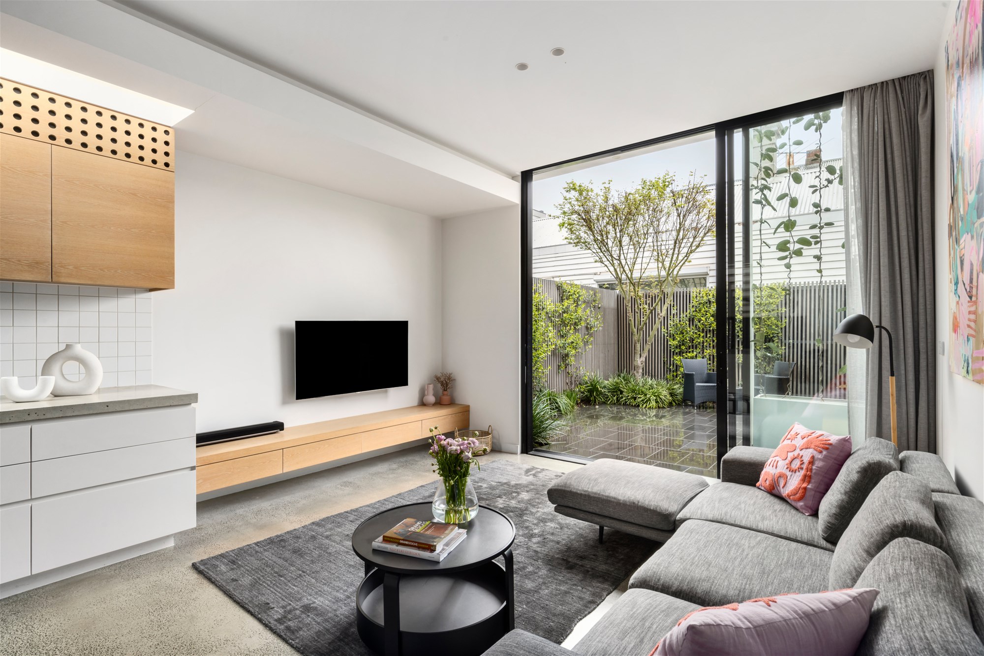 Rent $2500/Week – 3+ Months 5