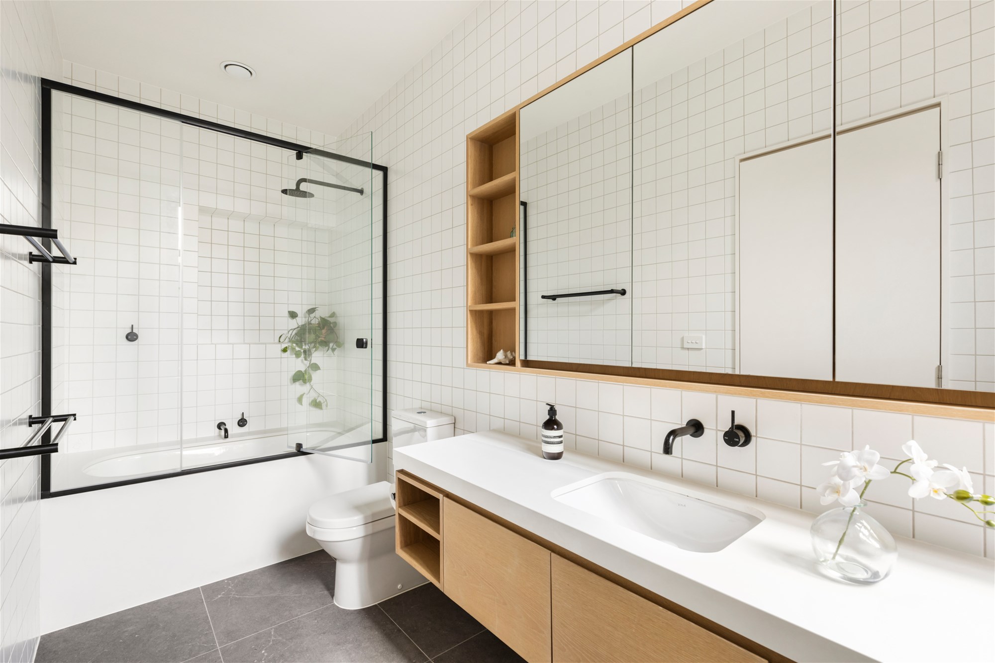 Rent $2500/Week – 3+ Months 19