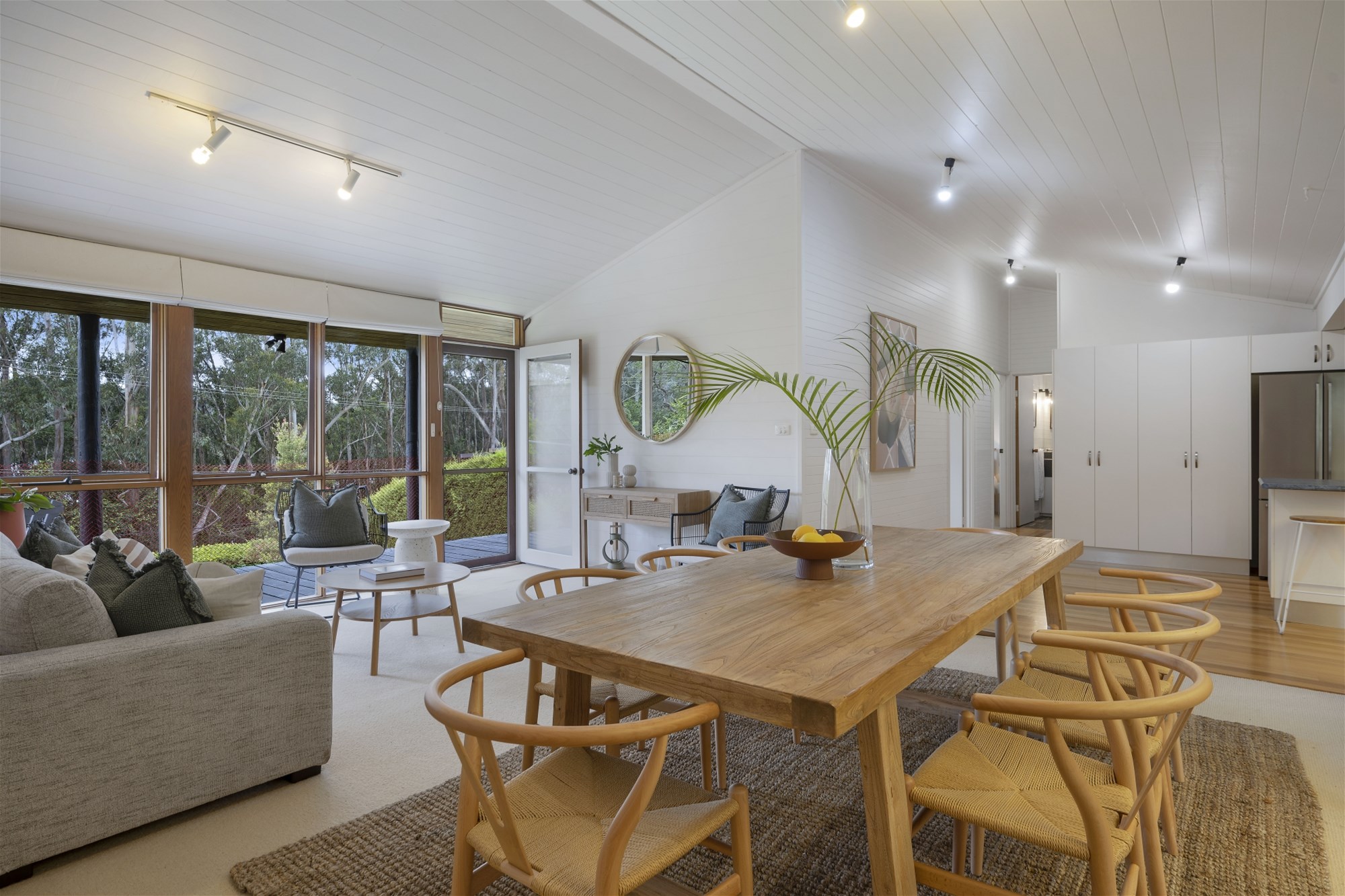 $900 per week based on a 3 months plus rental