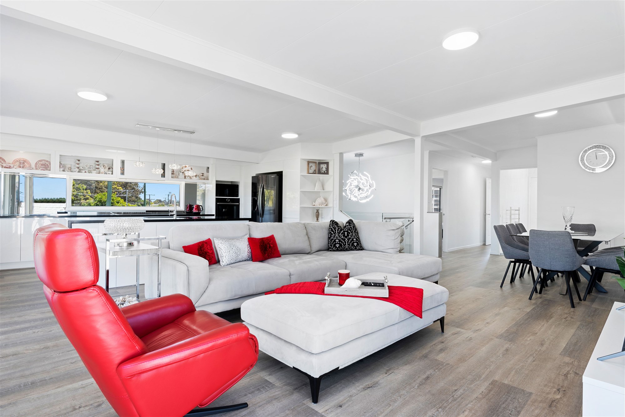 TOP FLOOR FLAT WITH OCEAN 2