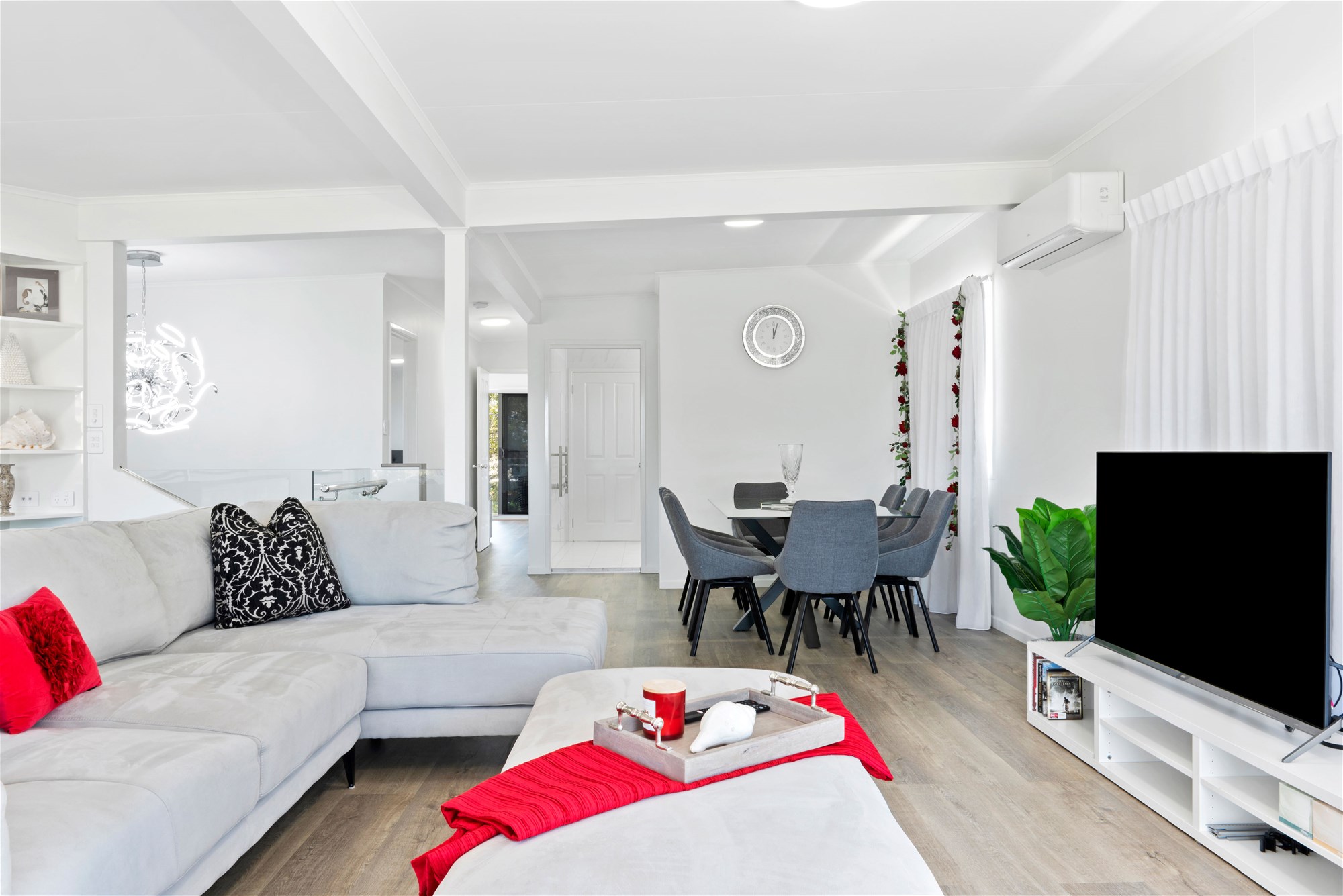 TOP FLOOR FLAT WITH OCEAN 3