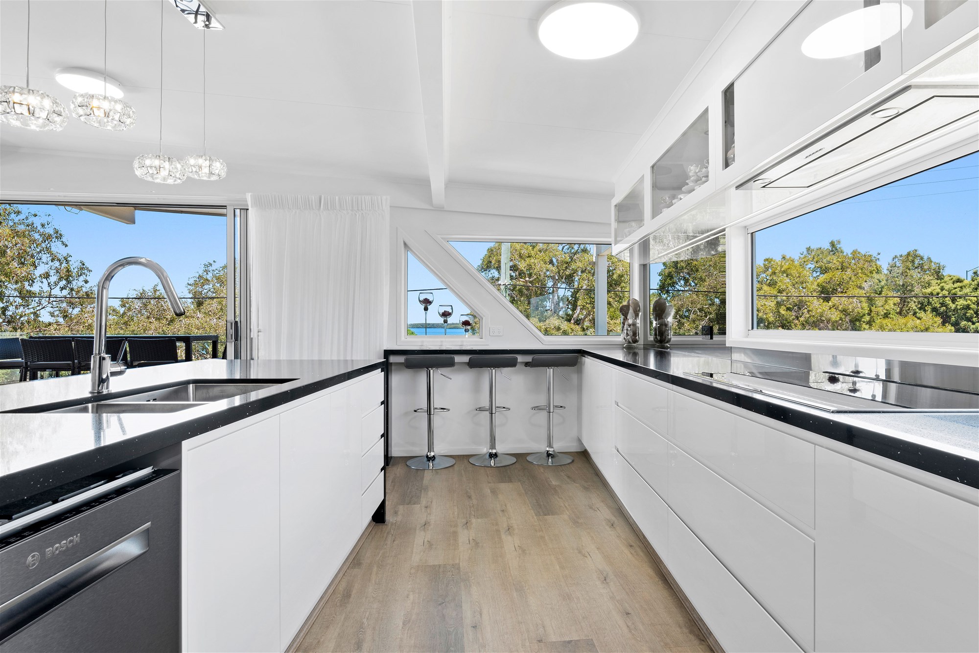 TOP FLOOR FLAT WITH OCEAN 4