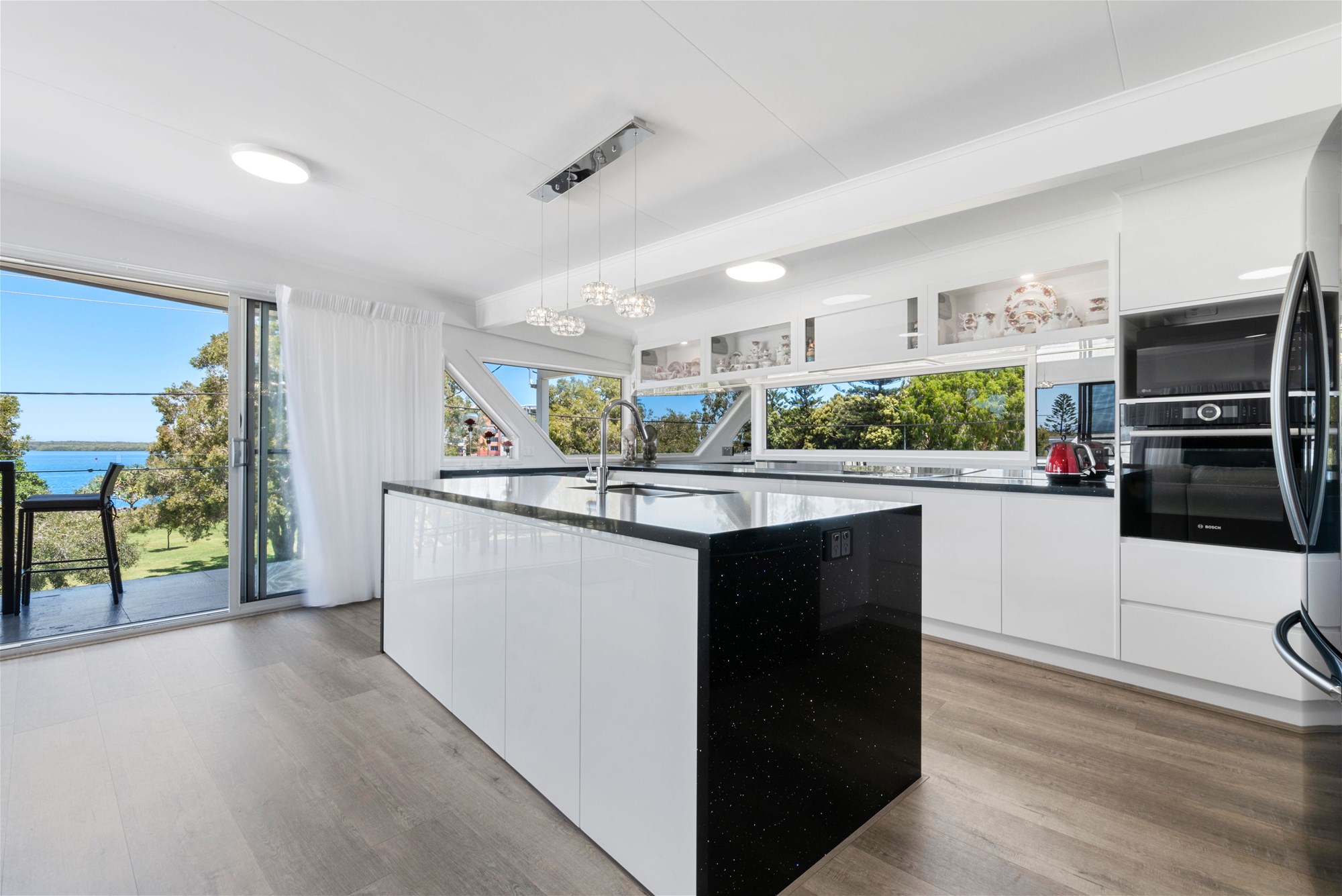 TOP FLOOR FLAT WITH OCEAN 5