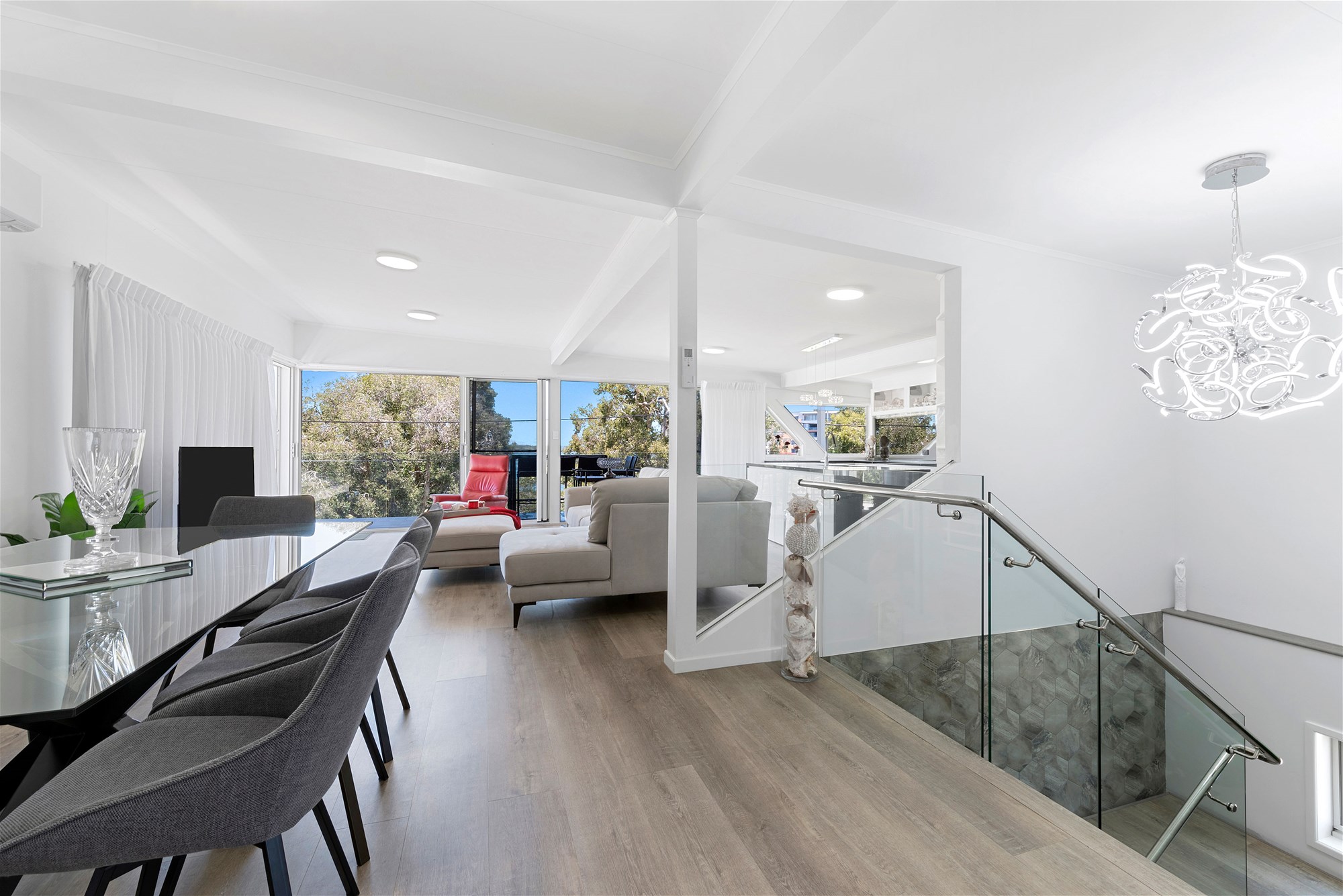 TOP FLOOR FLAT WITH OCEAN 6