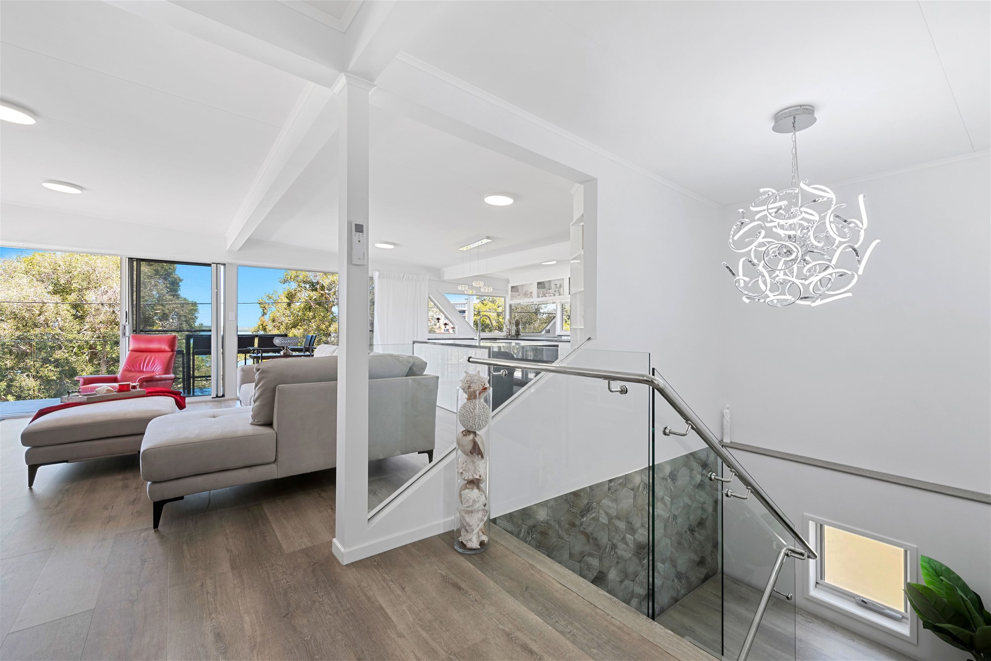 TOP FLOOR FLAT WITH OCEAN 8