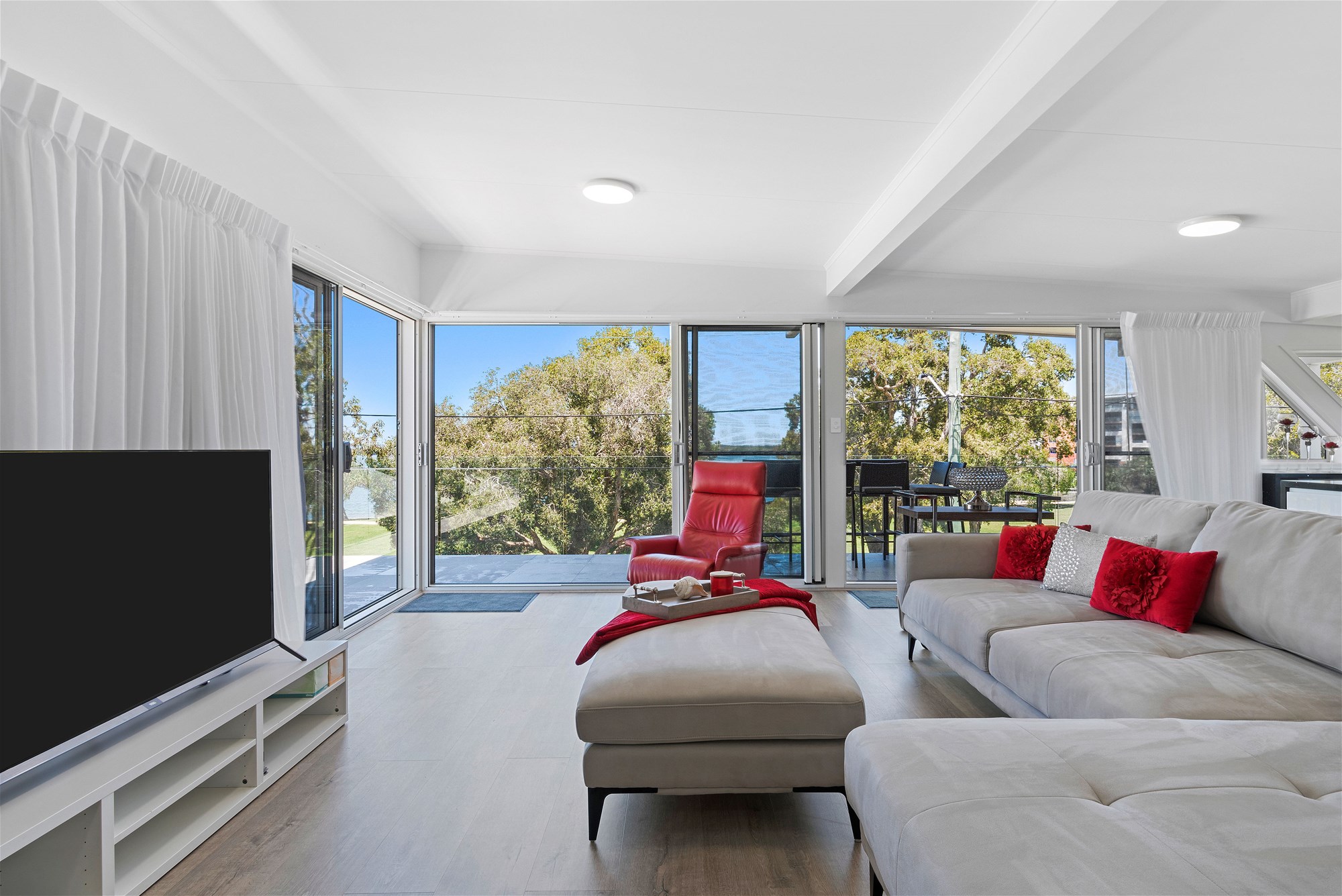 TOP FLOOR FLAT WITH OCEAN 10