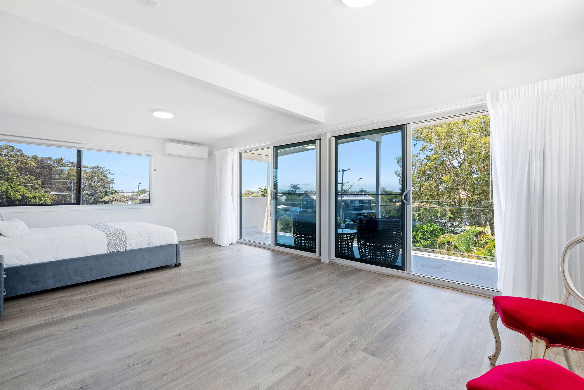 TOP FLOOR FLAT WITH OCEAN 11