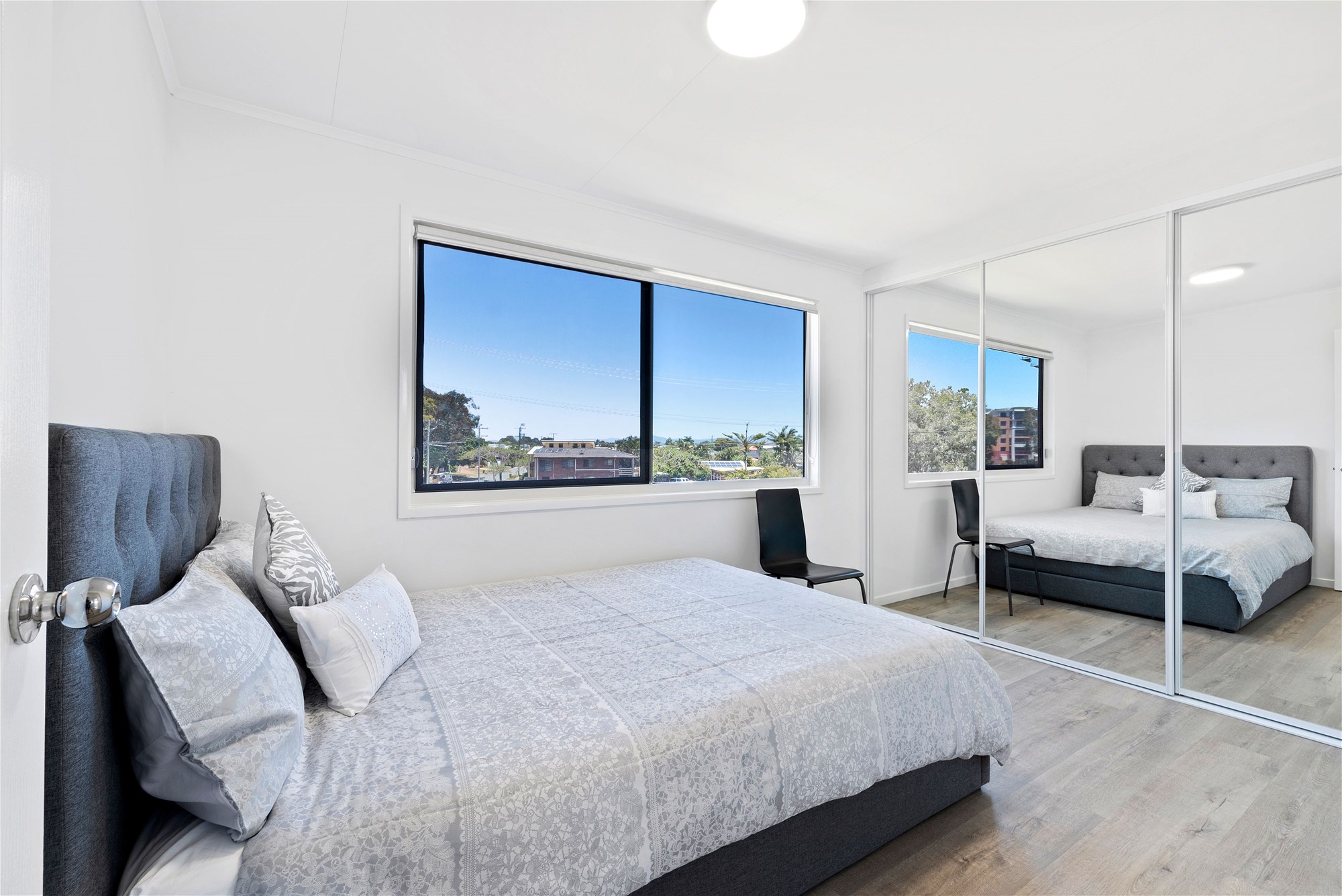 TOP FLOOR FLAT WITH OCEAN 12