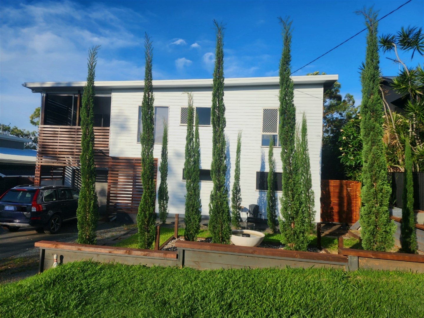 FULLY FURNISH – JUST MOVE IN. LUXURY LIVING ON BLUEWATERS