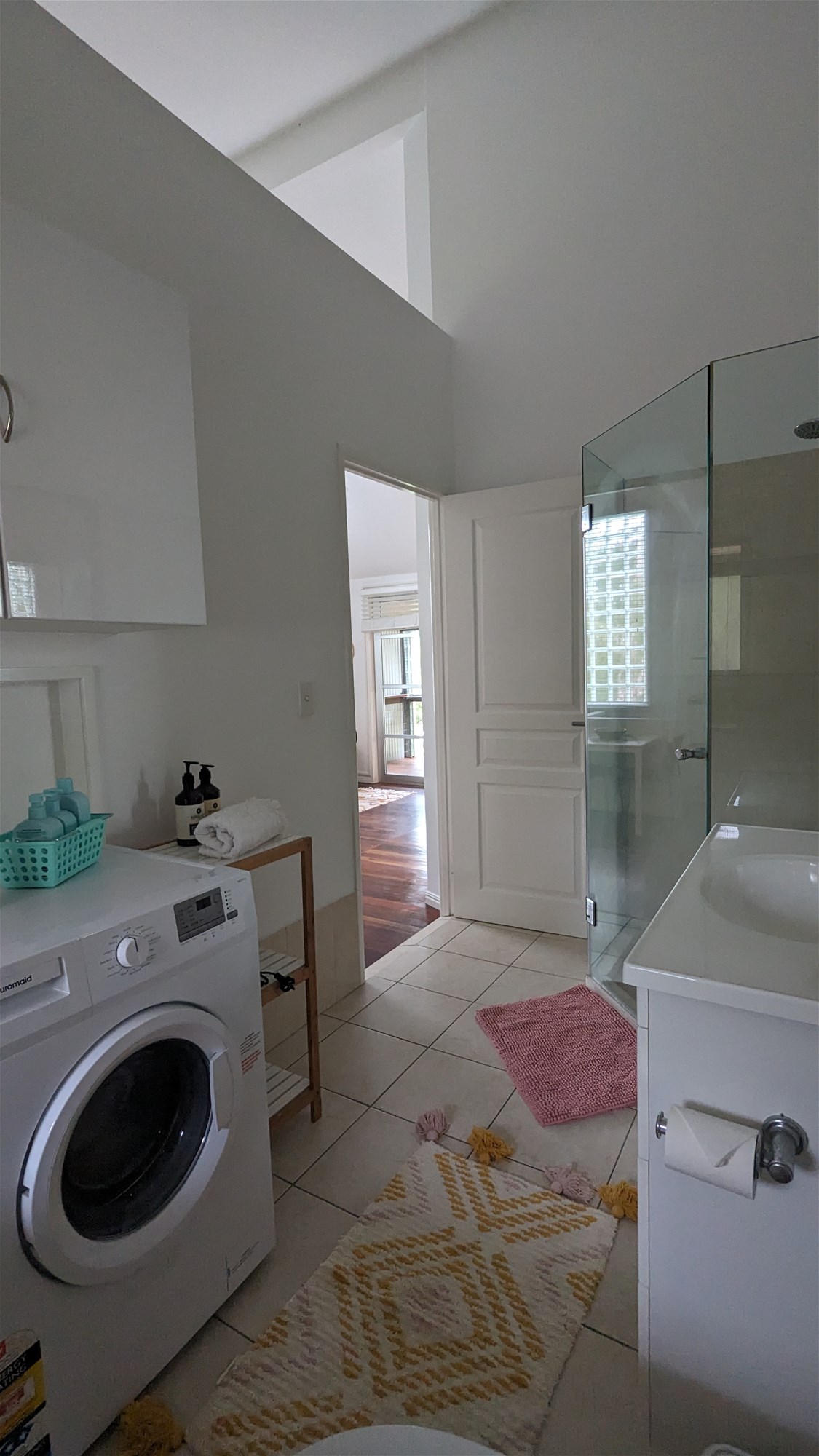Fully Furnished 1 bedroom + 7