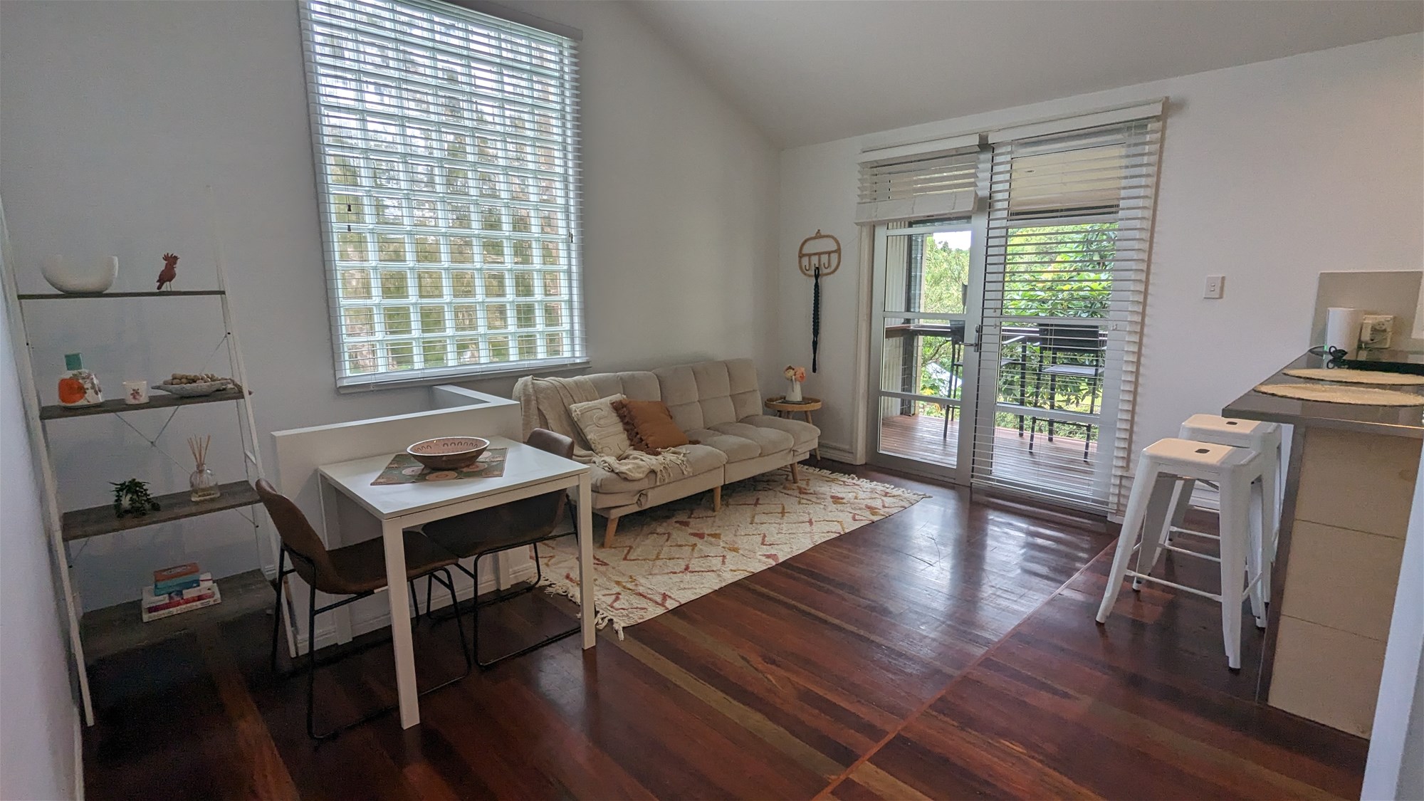 Fully Furnished 1 bedroom + home office Flat in Terranora
