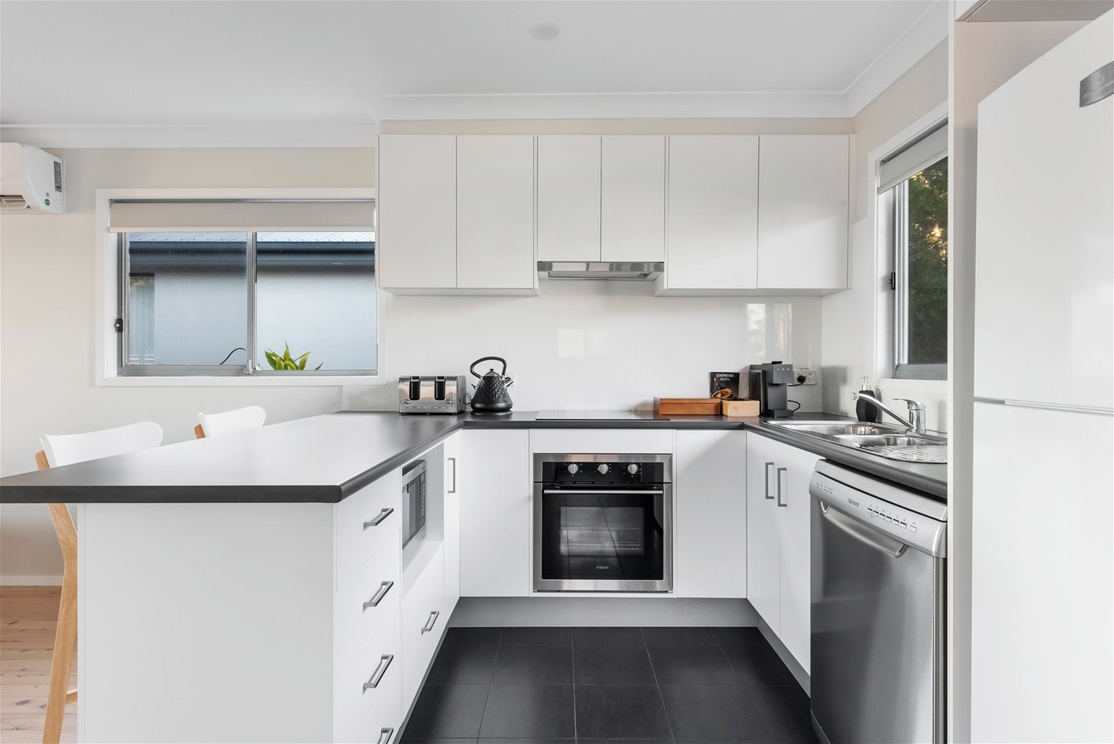 Cute furnished cottage with amazing 4