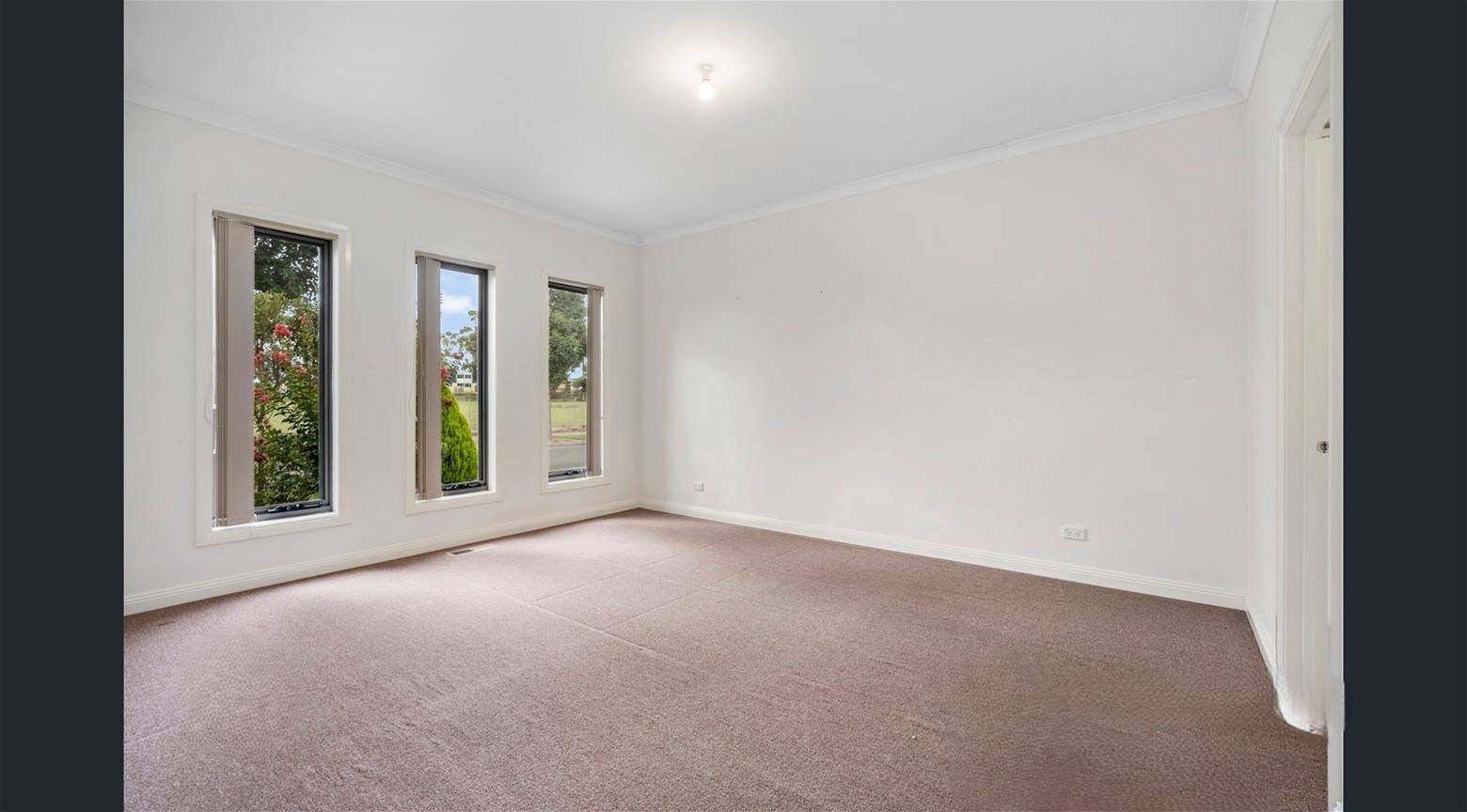 Practically Perfect 33 EMBLING AVENUE, 6