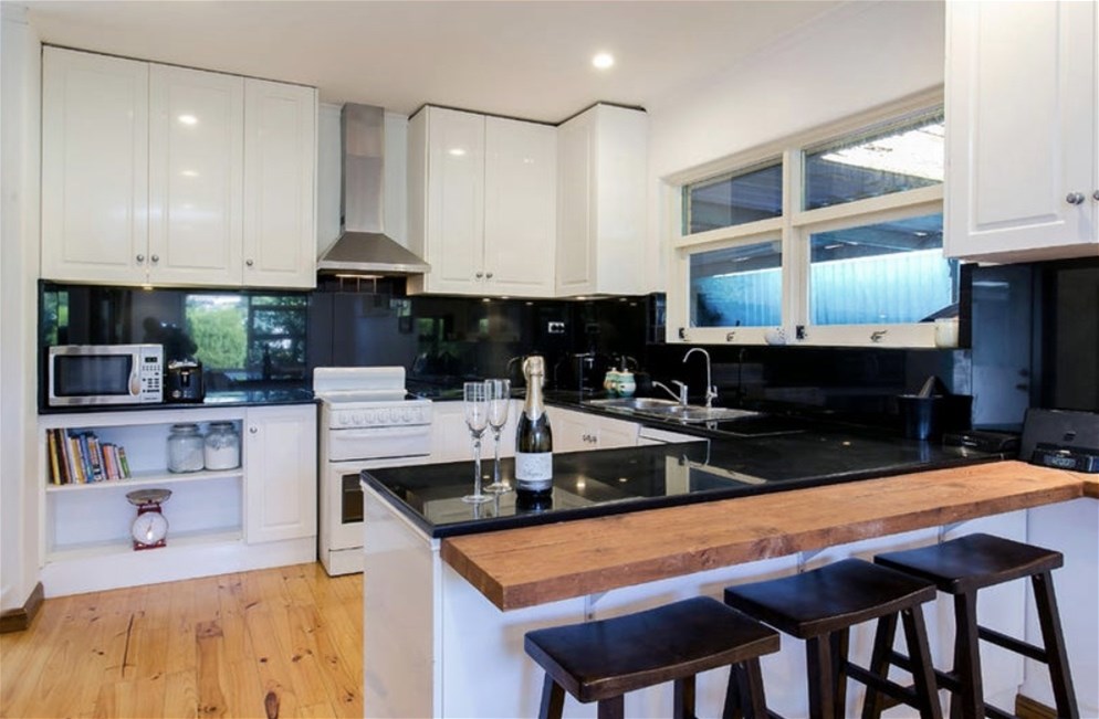 Spacious and Stylish: Furnished short 4