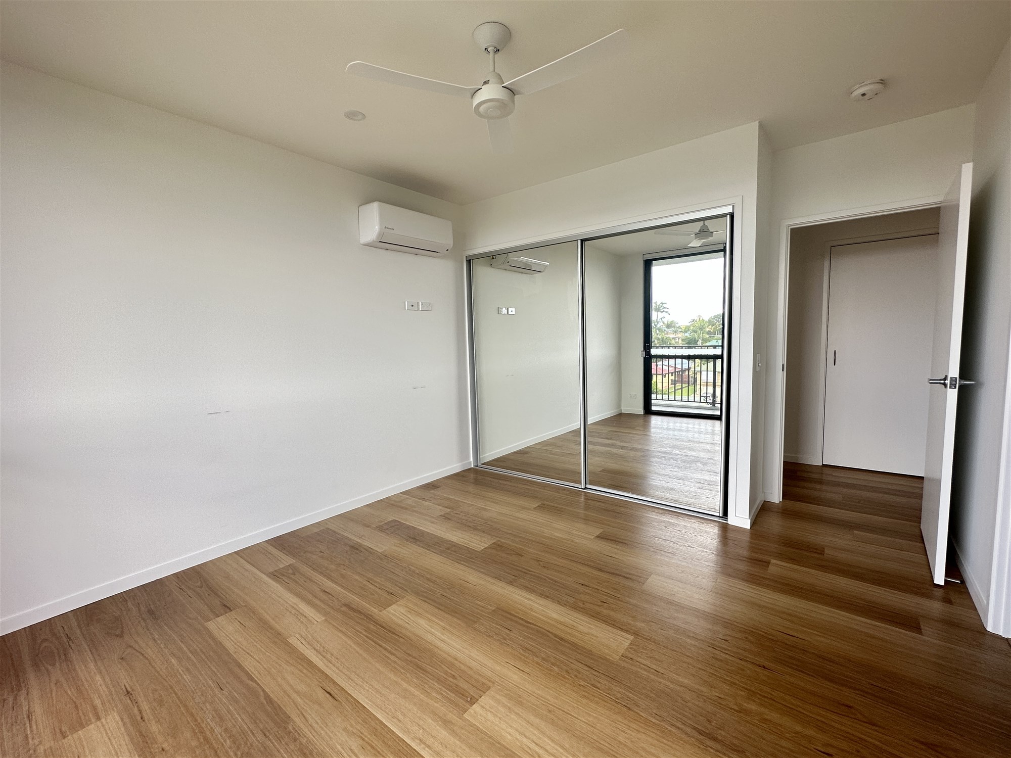 3 BEDROOM 3 BATHROOM APARTMENT 4