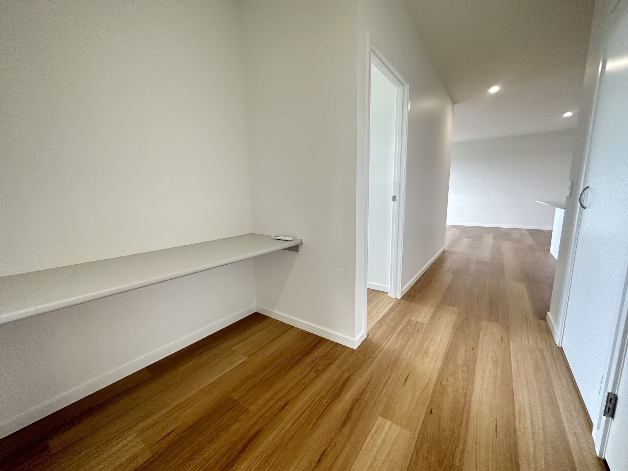 3 BEDROOM 3 BATHROOM APARTMENT 6