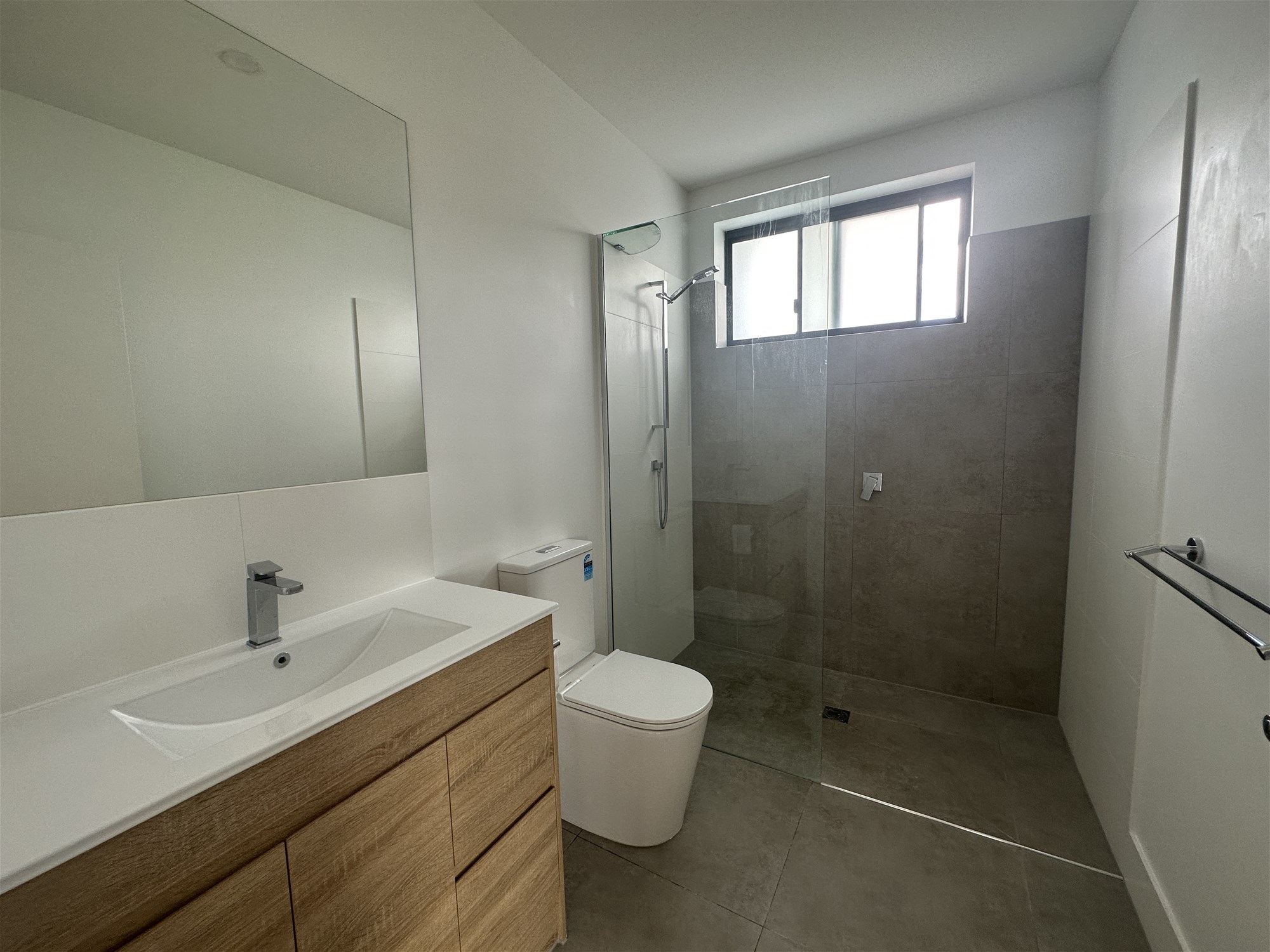 3 BEDROOM 3 BATHROOM APARTMENT 7