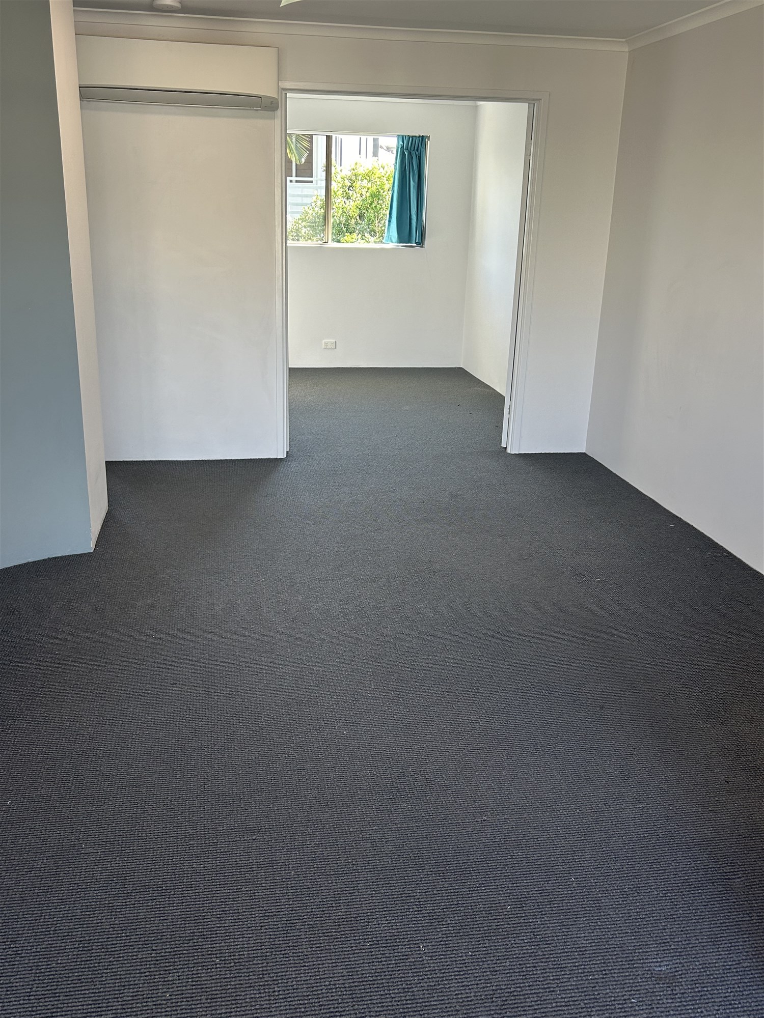Great Unit Fantastic Location $650 5