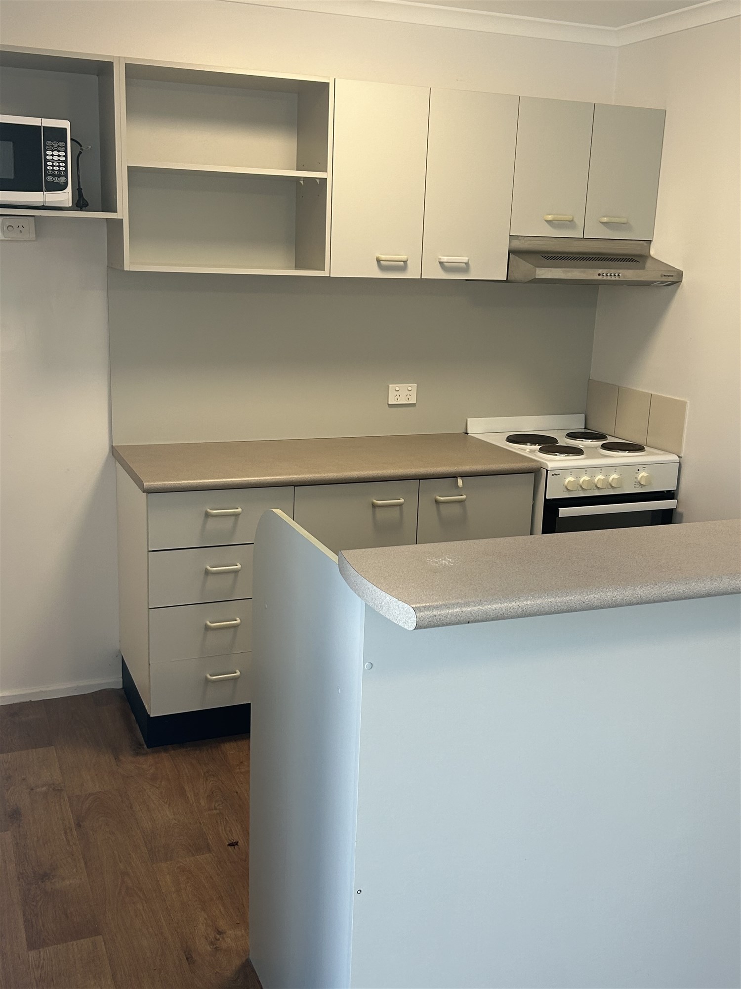 Great Unit Fantastic Location $650 6