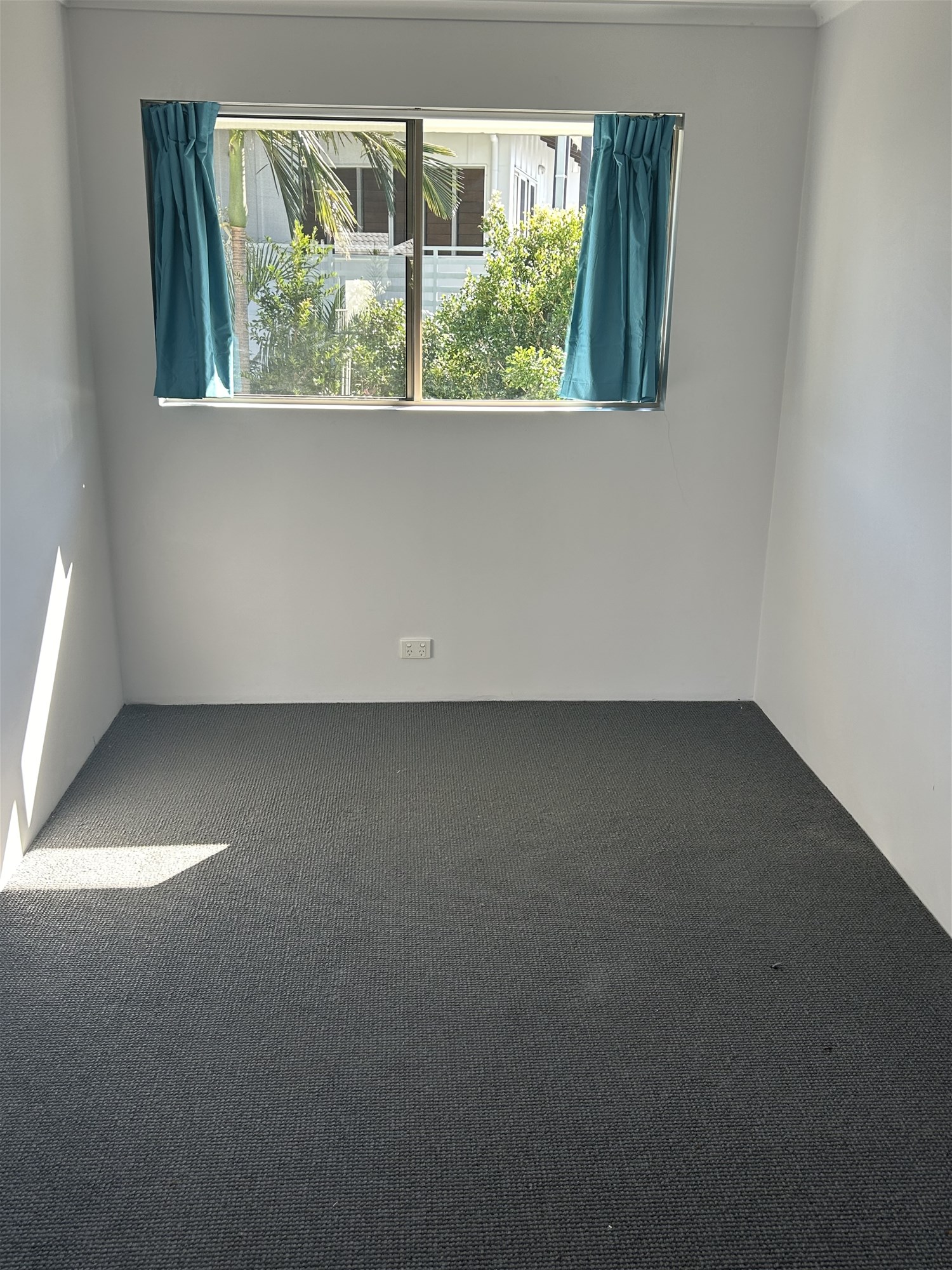 Great Unit Fantastic Location $650 9