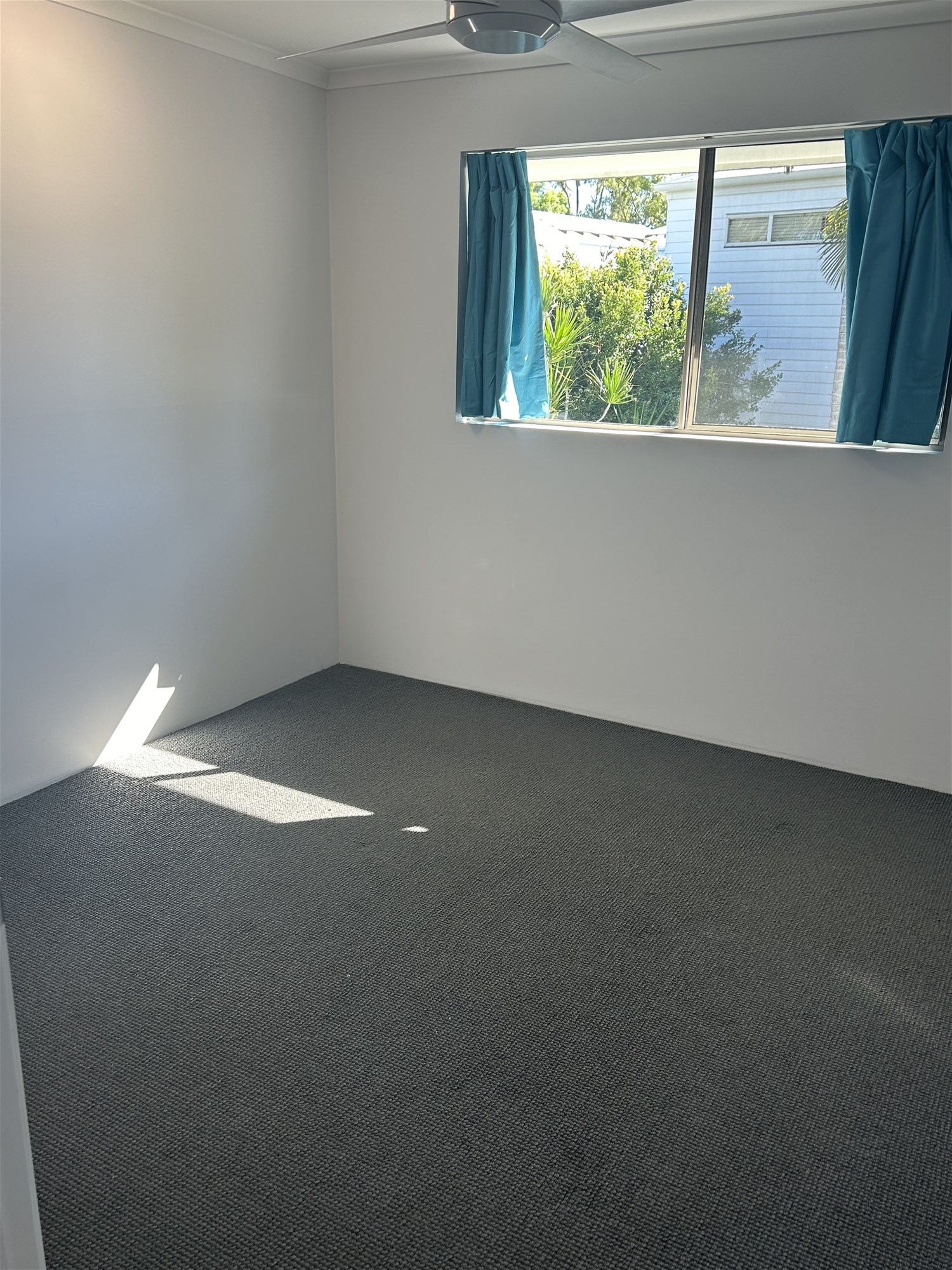 Great Unit Fantastic Location $650 10