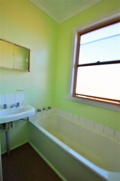 Spacious Property only 25 minutes 8
