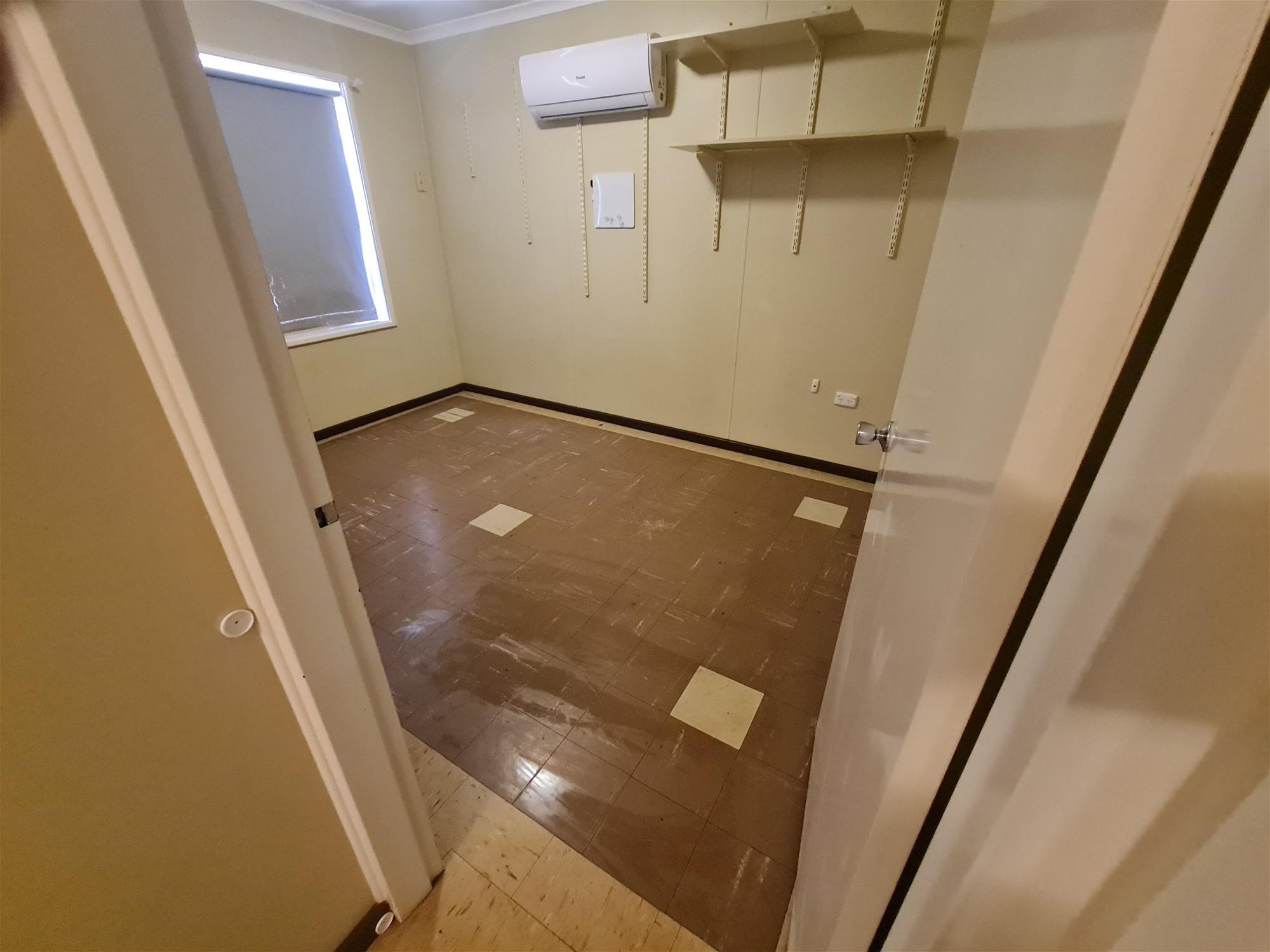 Property with Pool & Location 5
