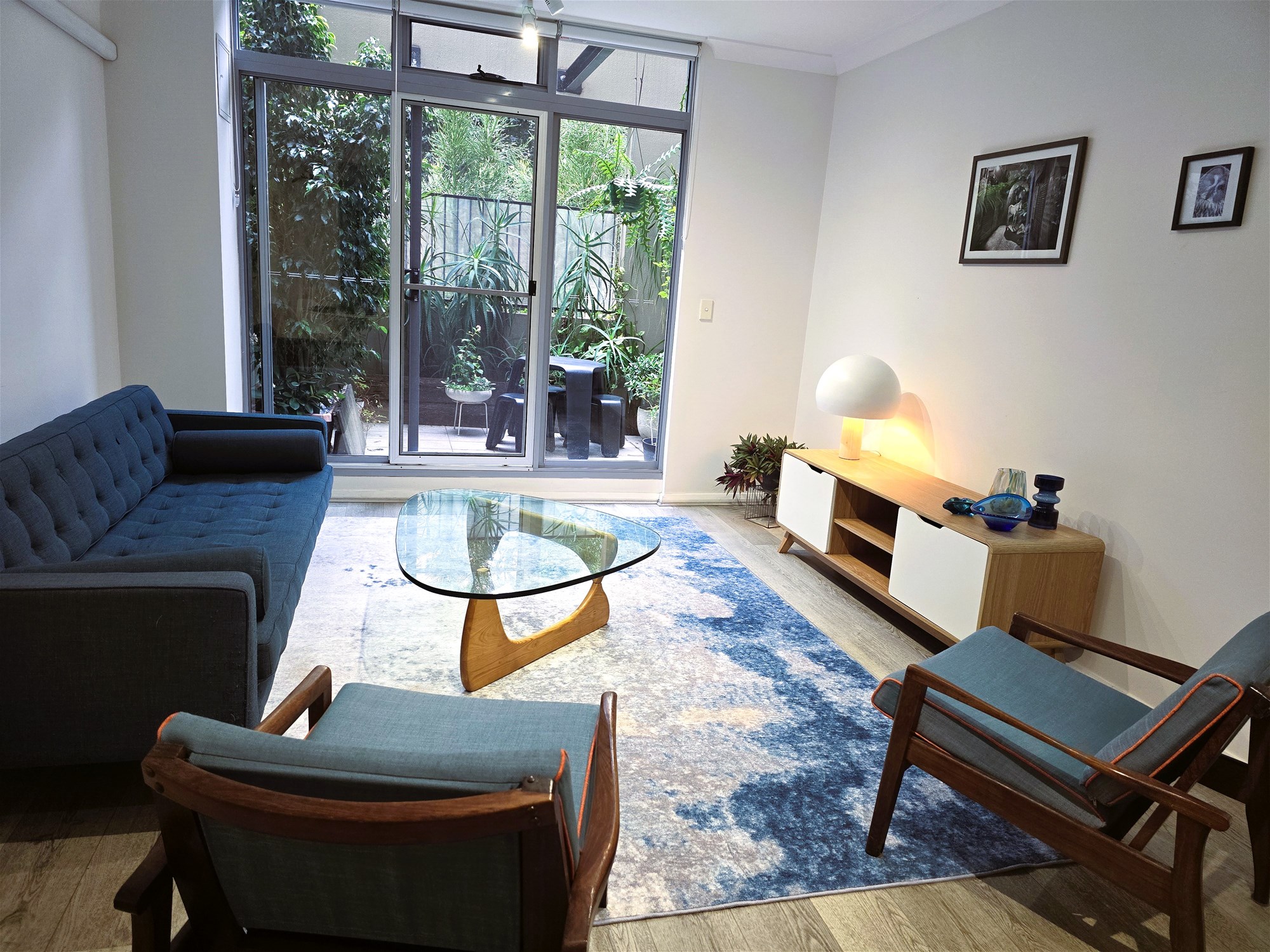 ‘Oasis’ quiet & spacious apartment. Minutes to CBD, Bus Train & Oxford St