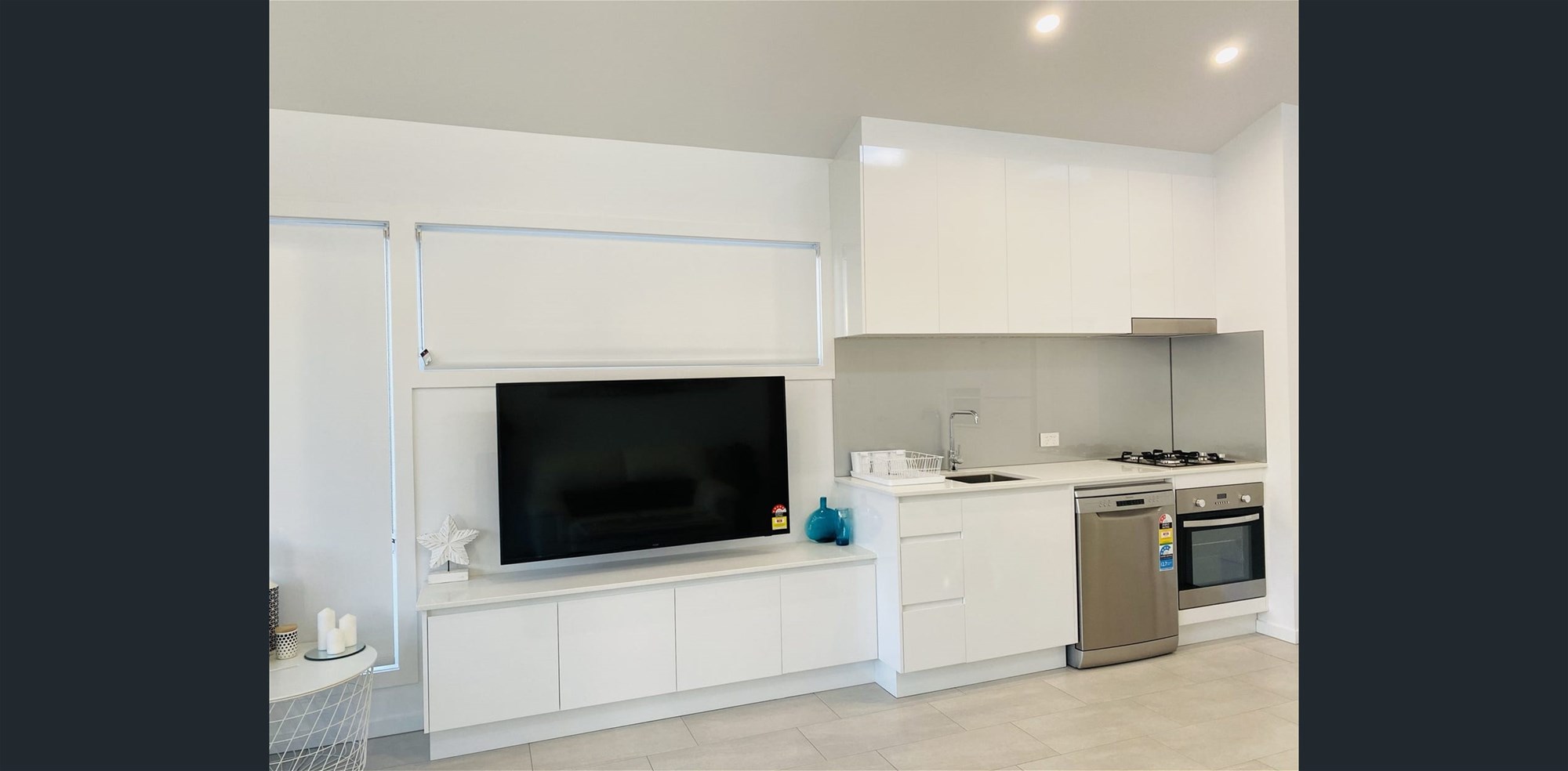 FULLY FURNISHED Free standing 2 2