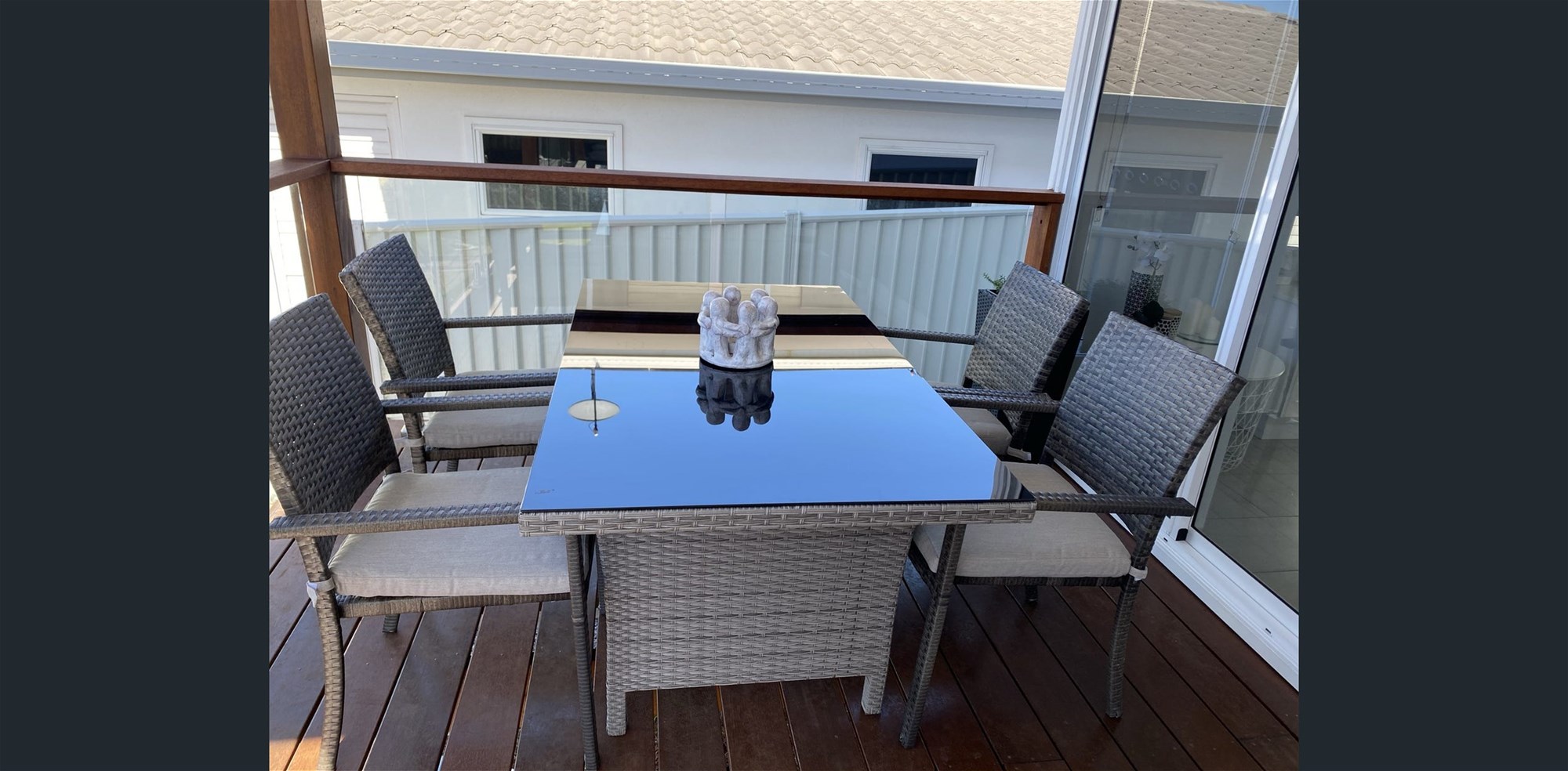 FULLY FURNISHED Free standing 2 5