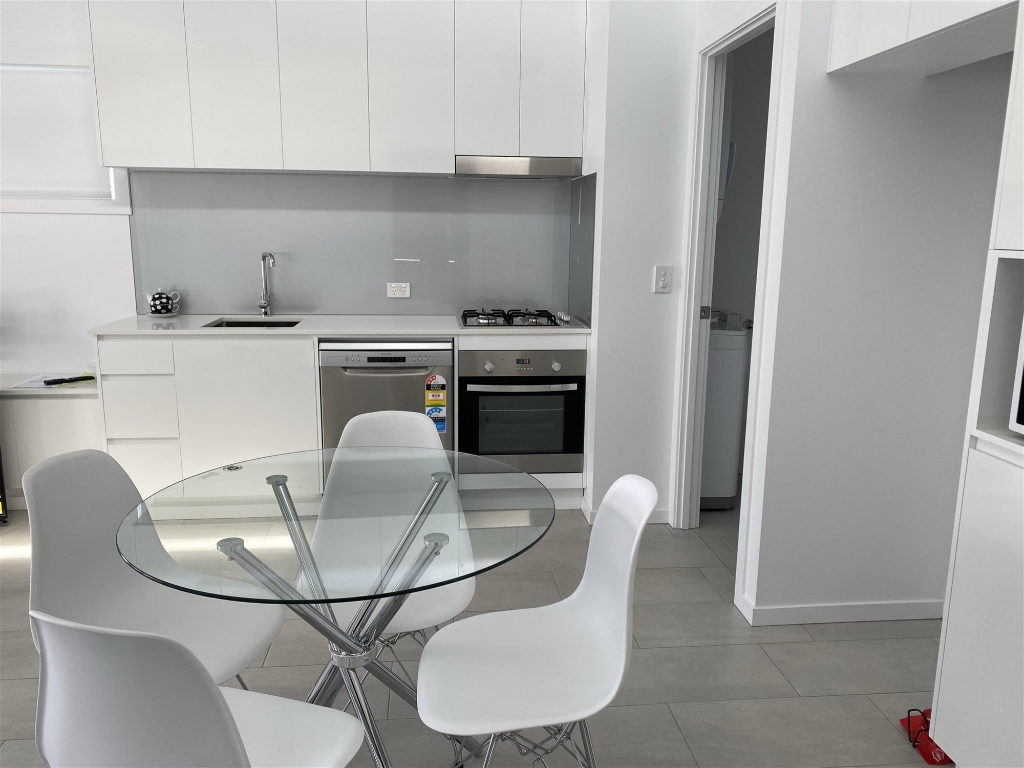 FULLY FURNISHED Free standing 2 8