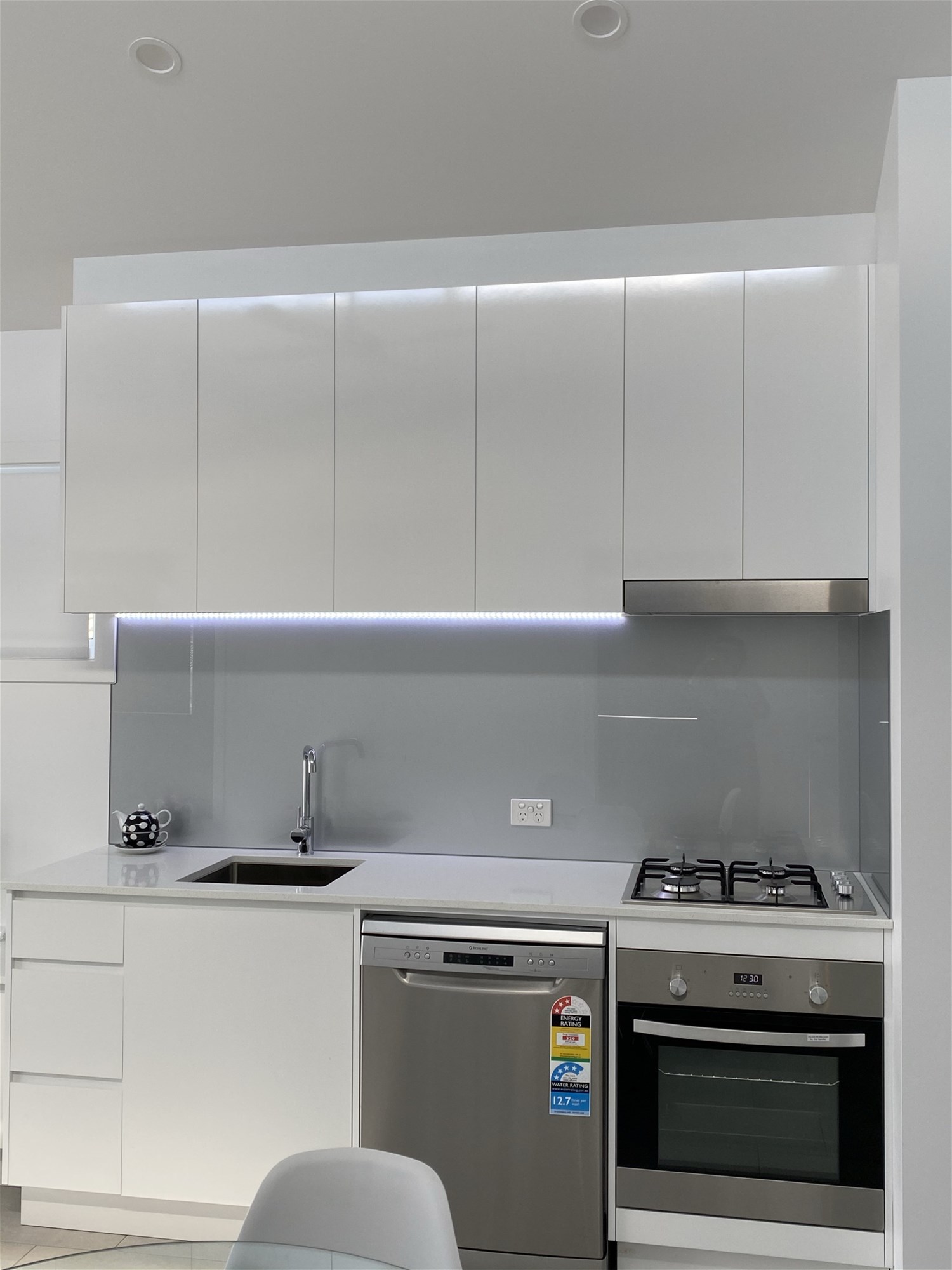 FULLY FURNISHED Free standing 2 9
